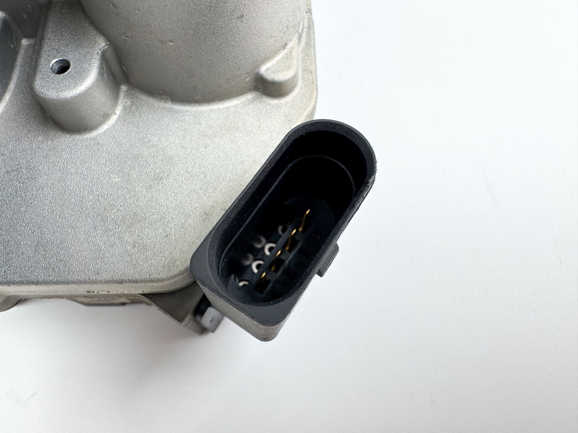 2006 Mercury 275 HP 4 Stroke Outboard Electronic Boost Valve 884408A07 OEM