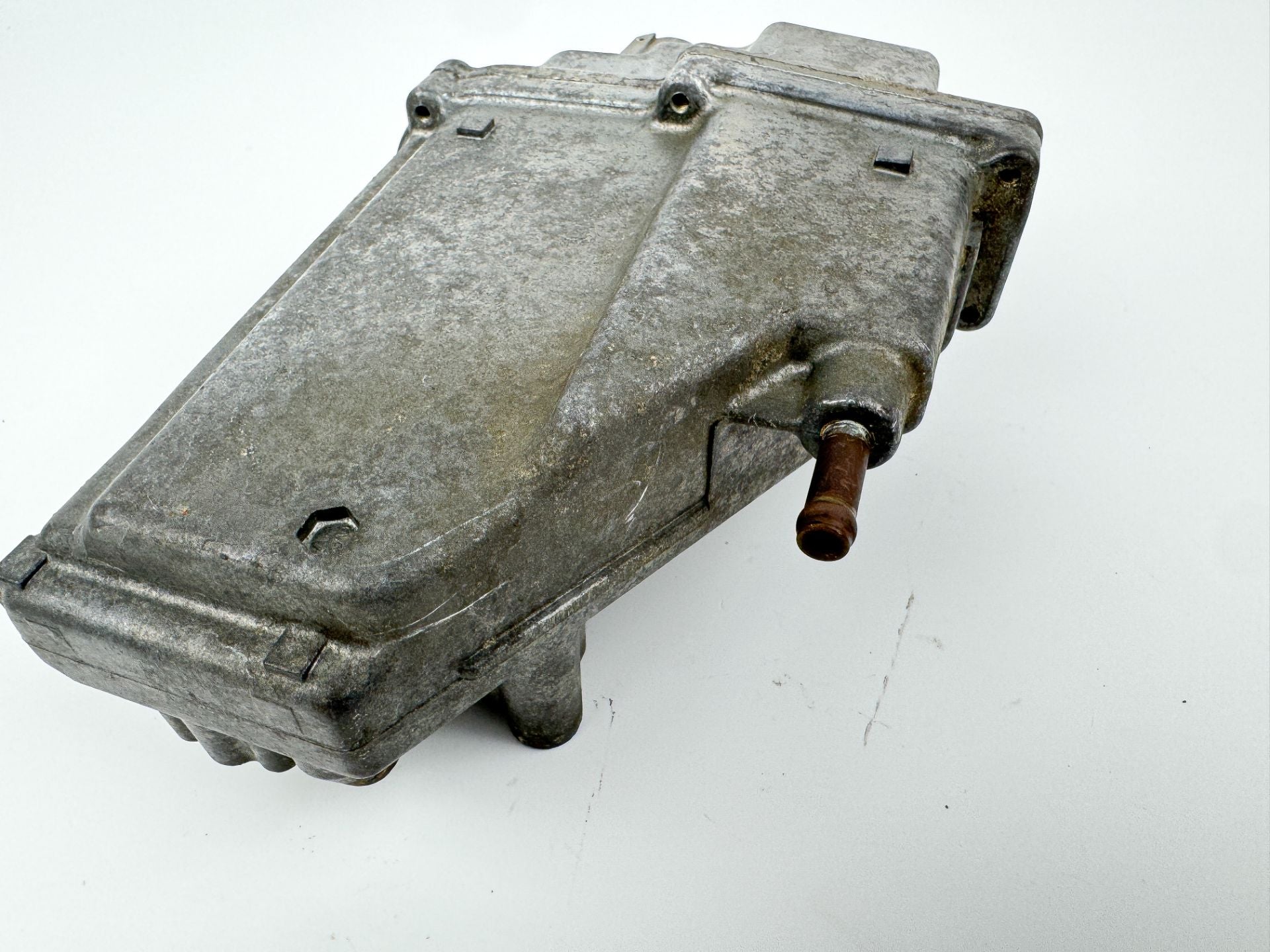 2008 Yamaha 115 HP 4 Stroke Outboard VST Float Chamber Assembly OEM