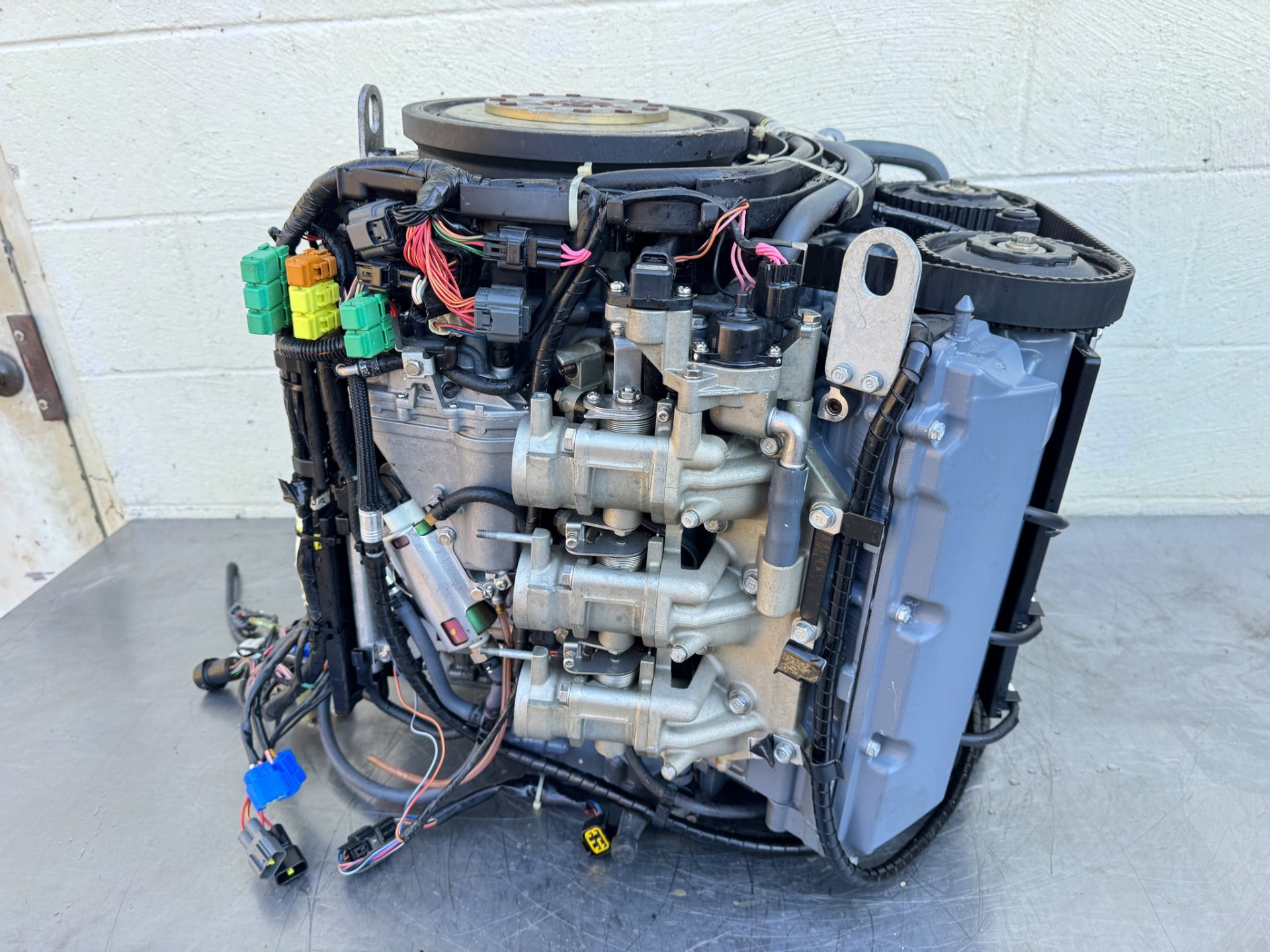 2004 Yamaha F225 225HP 3.3L 4 Stroke Outboard Powerhead - 231 Hours