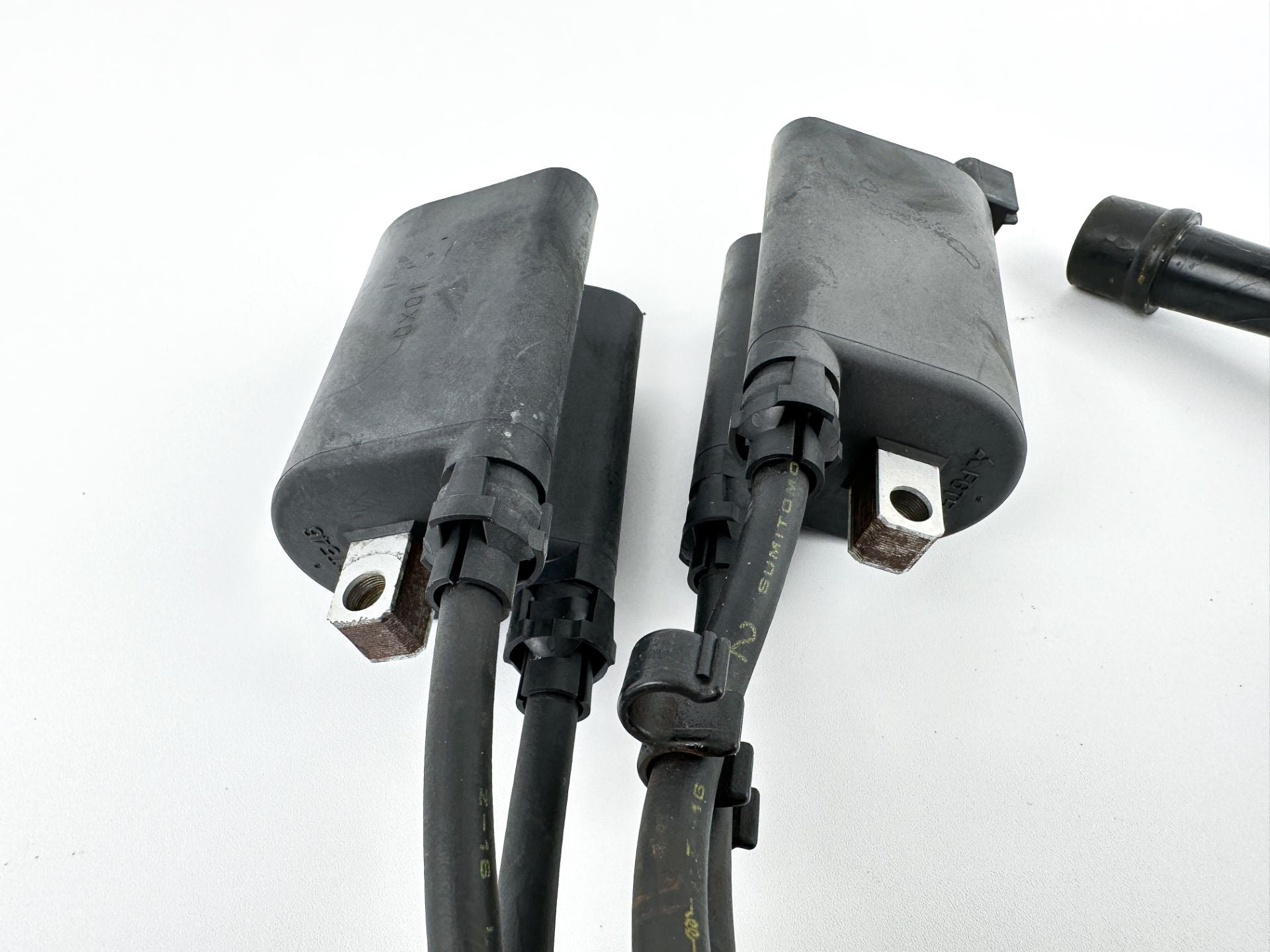 2011 Suzuki 140 HP 4 Stroke Outboard Ignition Coil Set 33410-90J00 OEM