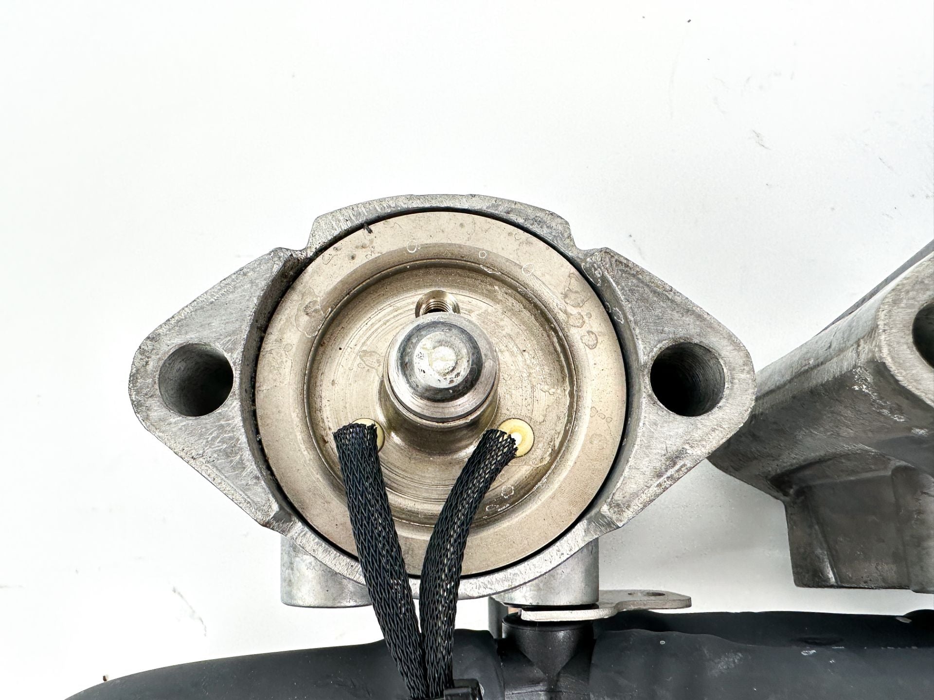 2017 Evinrude 200 HP 2 Stroke Etec Outboard Fuel Injector Set W/ Rail 5007765