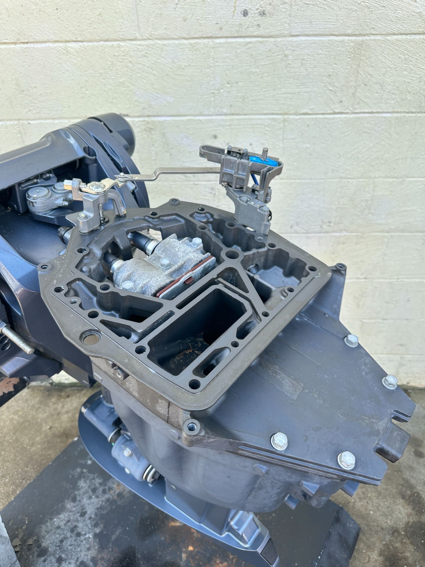 2022 Yamaha 200HP I4 Outboard Midsection & Swivel W/ Steering