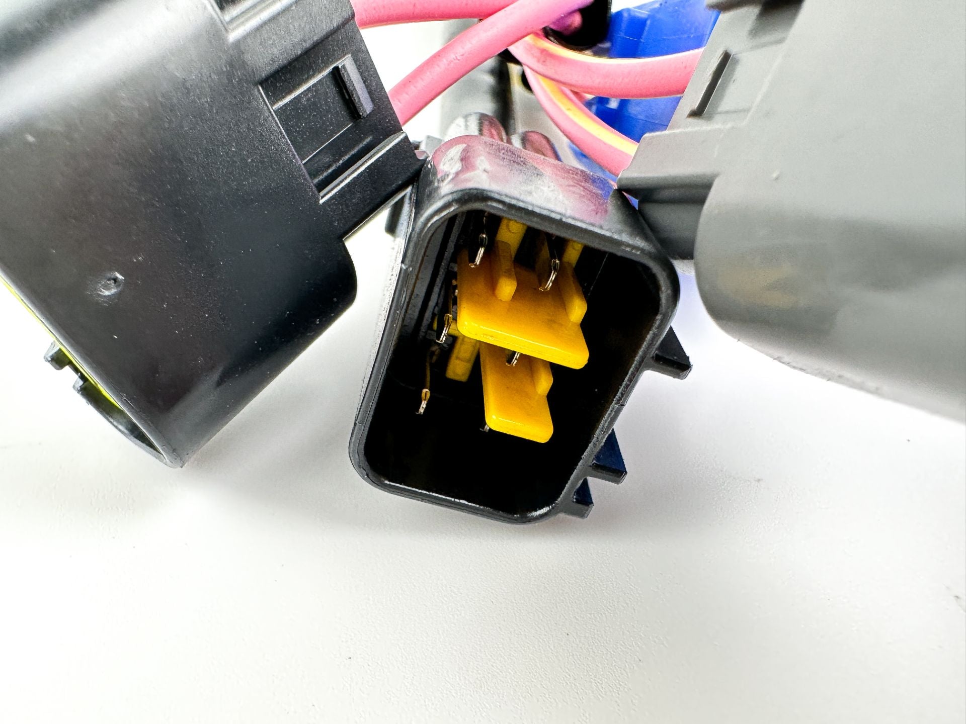 2004 Yamaha 225 HP 4 Stroke Outboard Drive Unit Assembly 69J-83306-01-00 OEM