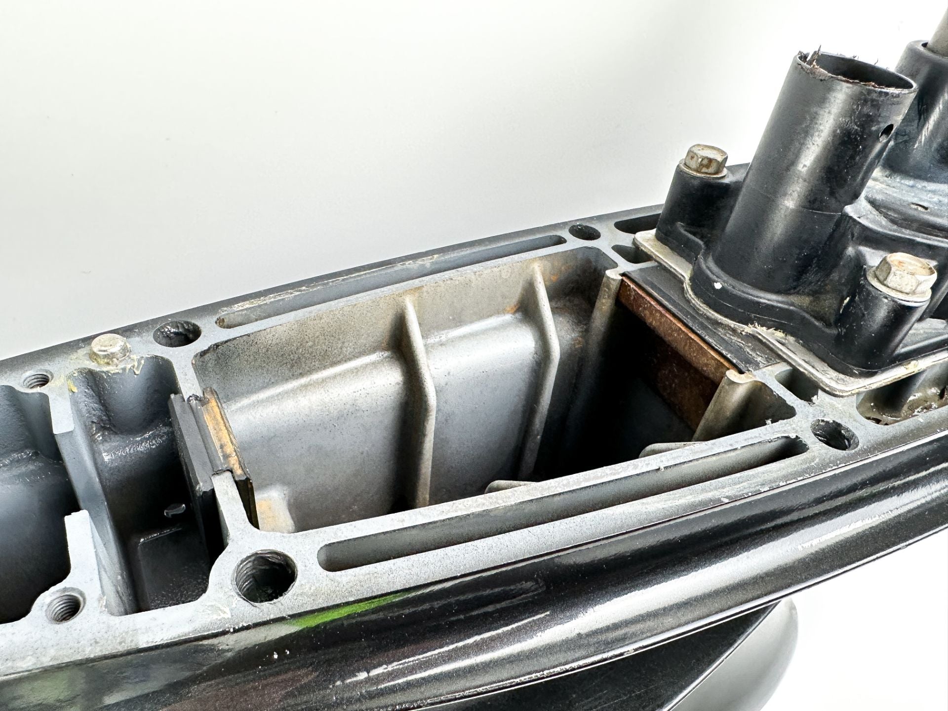 2016 Suzuki 175 HP 4 Stroke Outboard Lower Unit Gear Case 50040-96838-0EP OEM