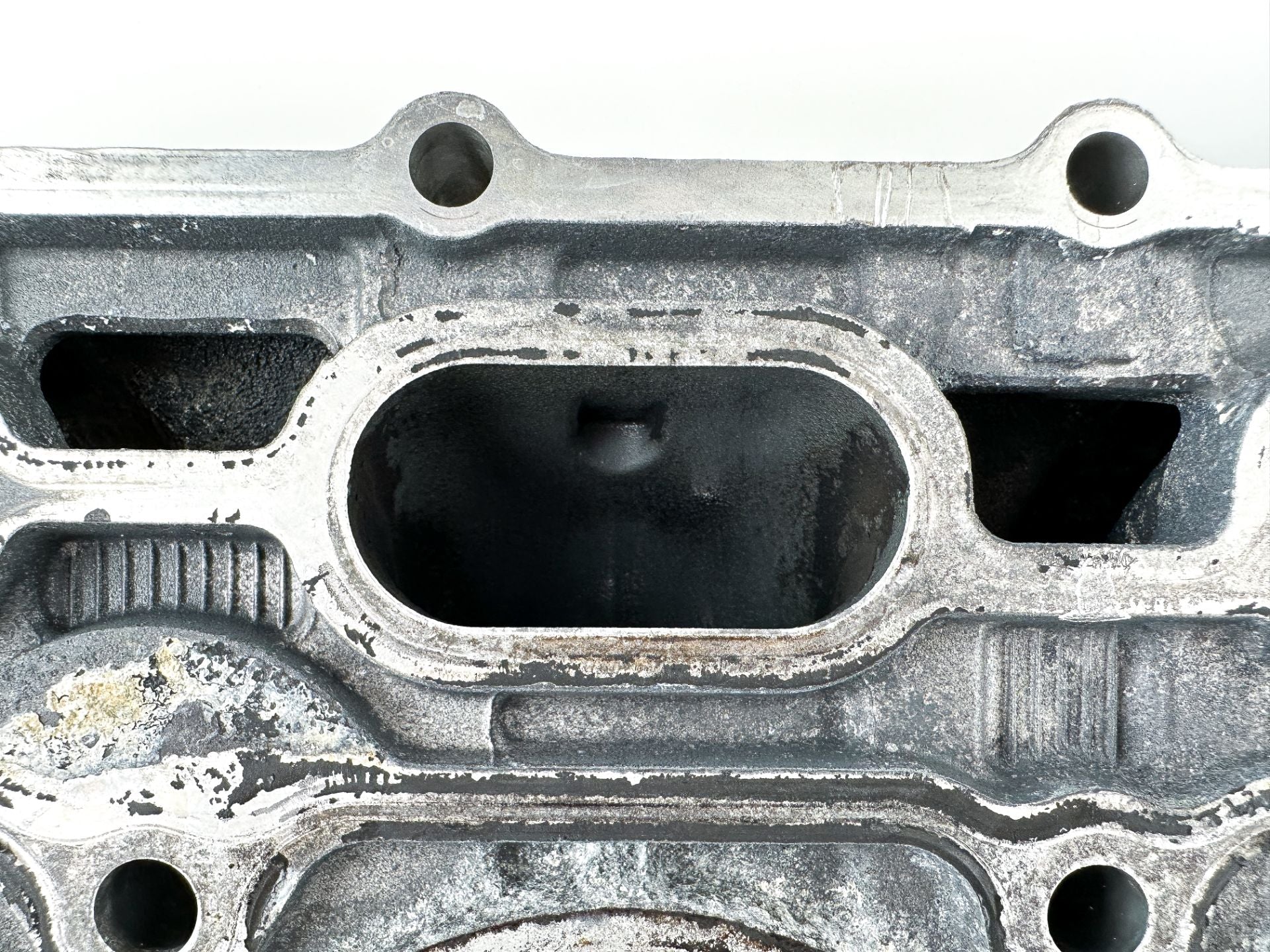 2015 Yamaha 150 HP 4 Stroke Outboard Cylinder Head 63P-W009A-04-9S OEM