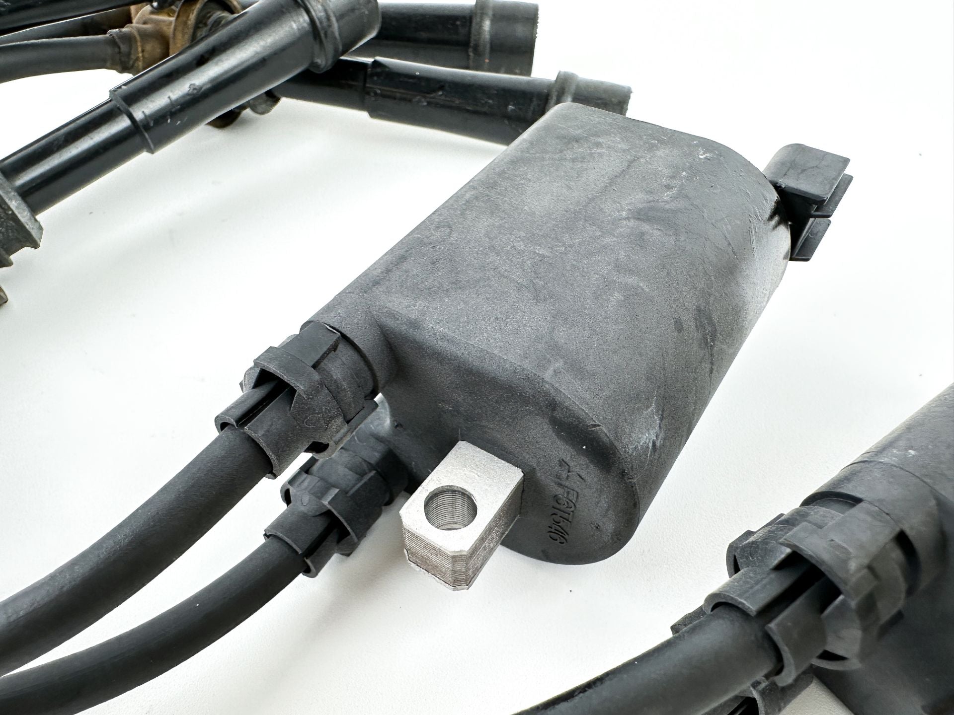 2005 Suzuki 115 HP 4 Stroke Outboard Ignition Coil Set 33410-90J00 OEM