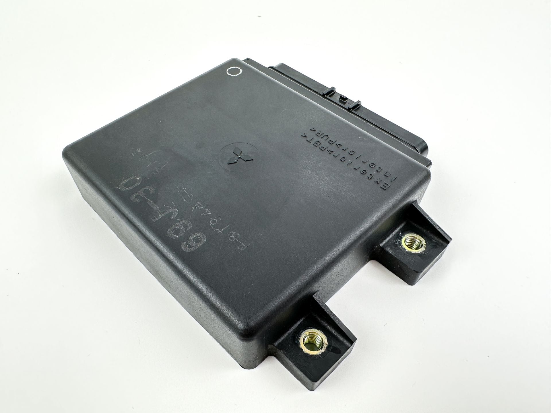 2004 Yamaha 225HP 4 Stroke Engine Control Unit ECU 69J-8591A-30-00 83 Hours