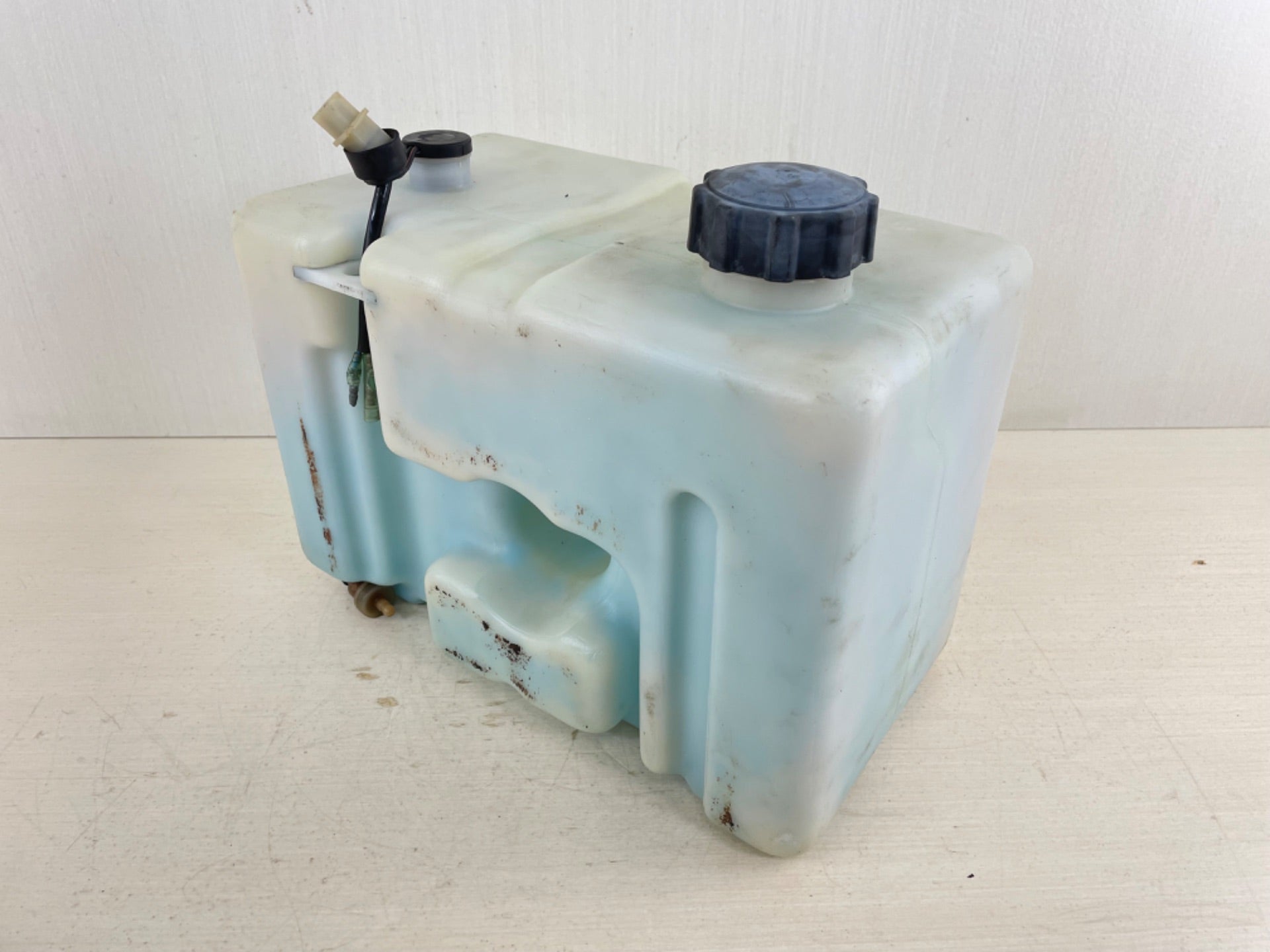 Yamaha Outboard Remote 2 Stroke Oil Tank Assembly 2.8 Gallons 10L No Pump