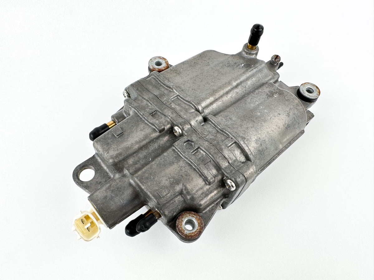 2011 Suzuki 140 HP 4 Stroke Outboard Vapor Separator Tank VST 15600-90J01 OEM