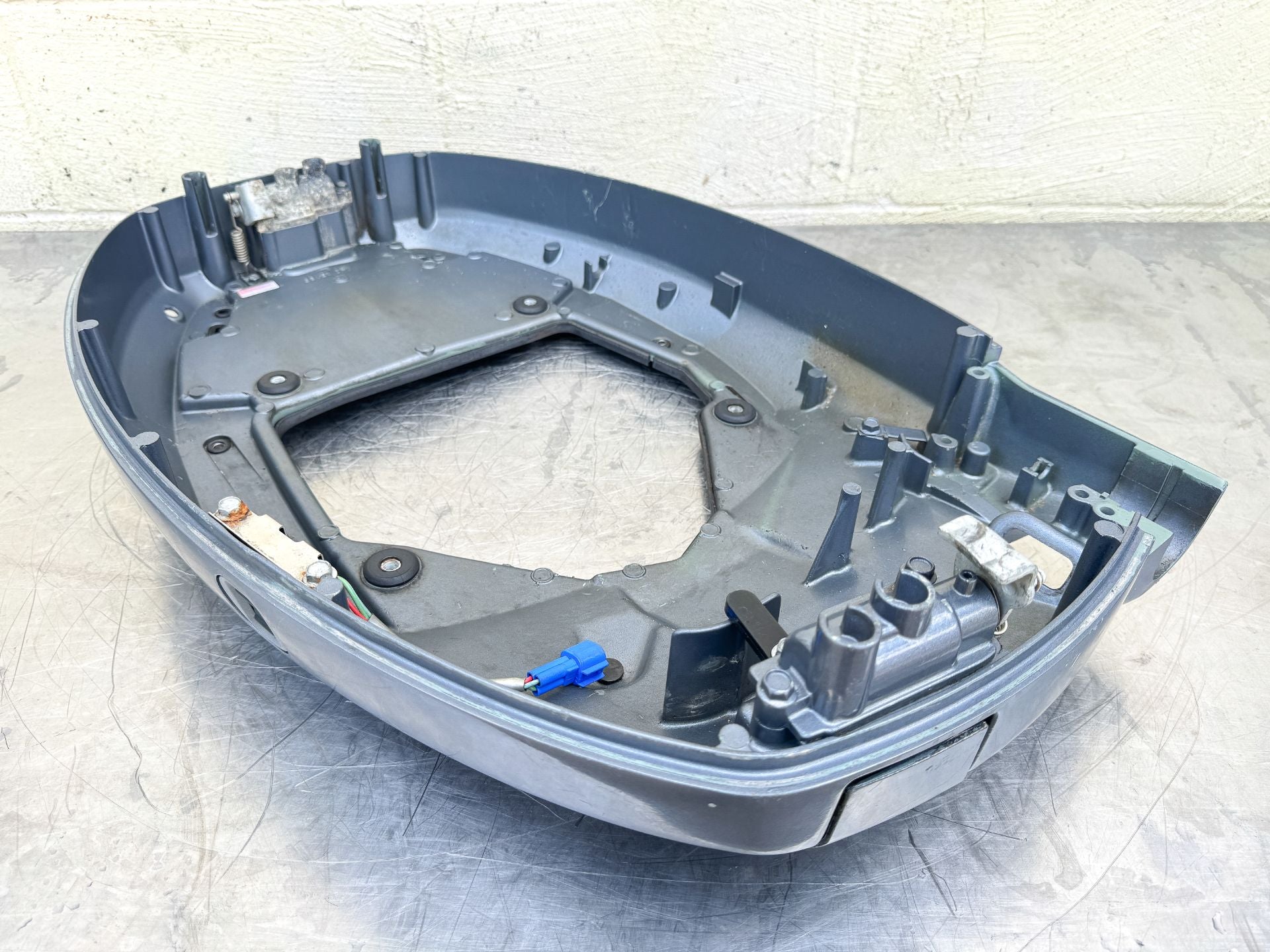 2003 Yamaha 115 HP 4 Stroke Outboard Bottom Cowling Pan 68V-42710-01-8D OEM