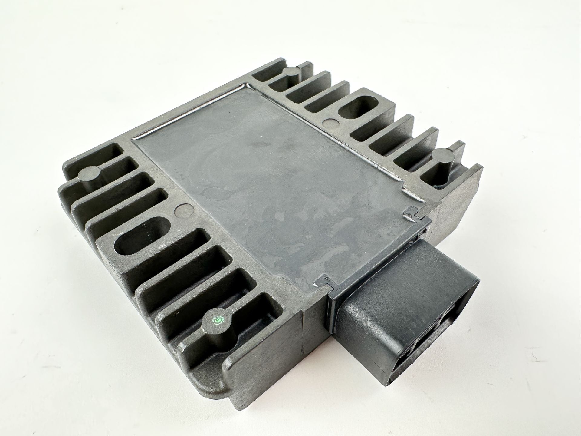 2004 Yamaha 115 HP 4 Stroke Outboard Rectifier & Regulator 68V-81960-00-00 OEM