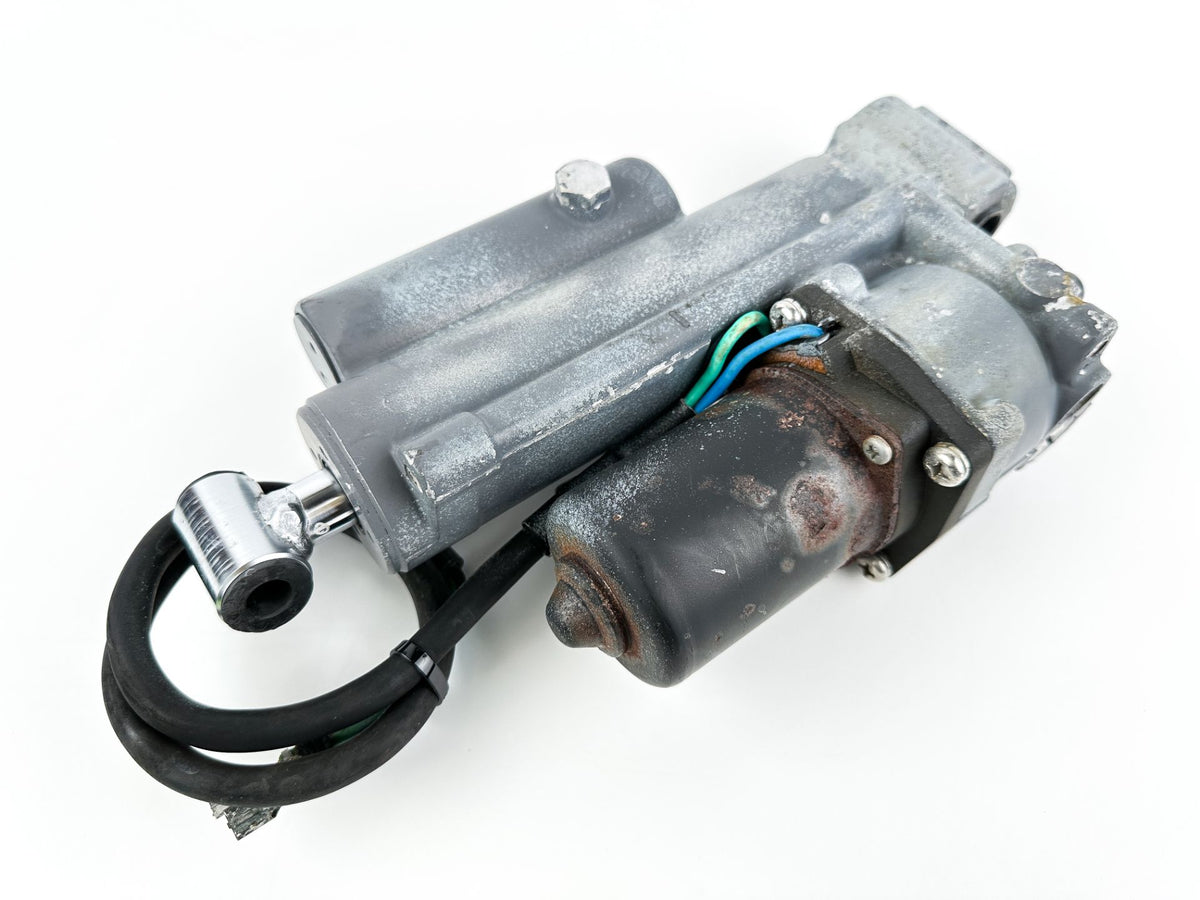 Honda 50 HP 4 Stroke Outboard Power Trim Tilt Unit 56000-ZV5-823ZA OEM