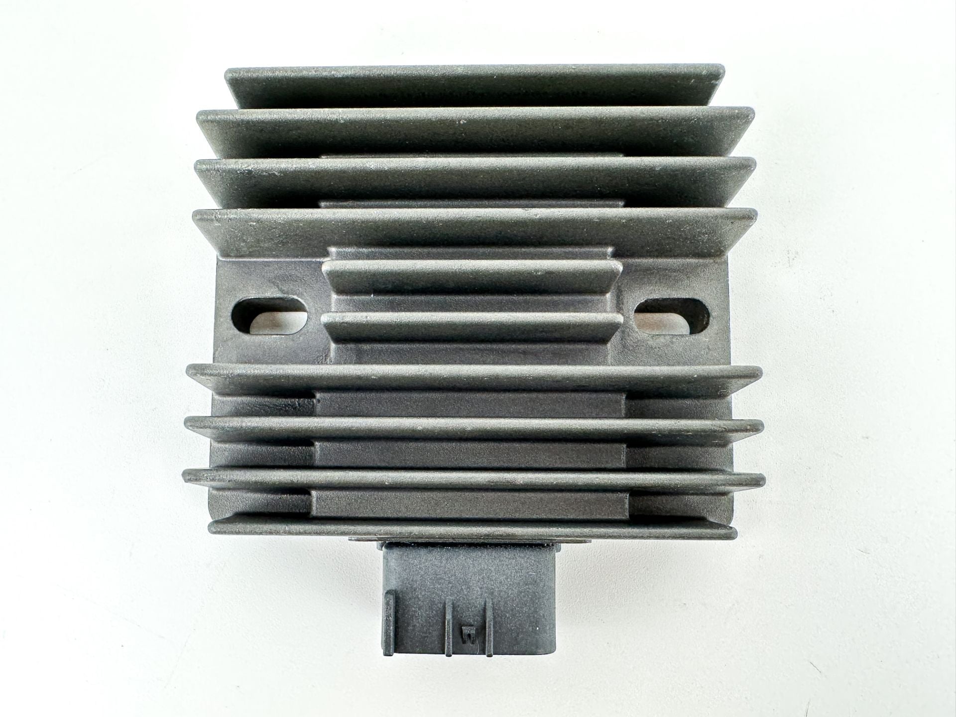 2005 Yamaha 115 HP 4 Stroke Outboard Rectifier & Regulator 68V-81960-00-00 OEM