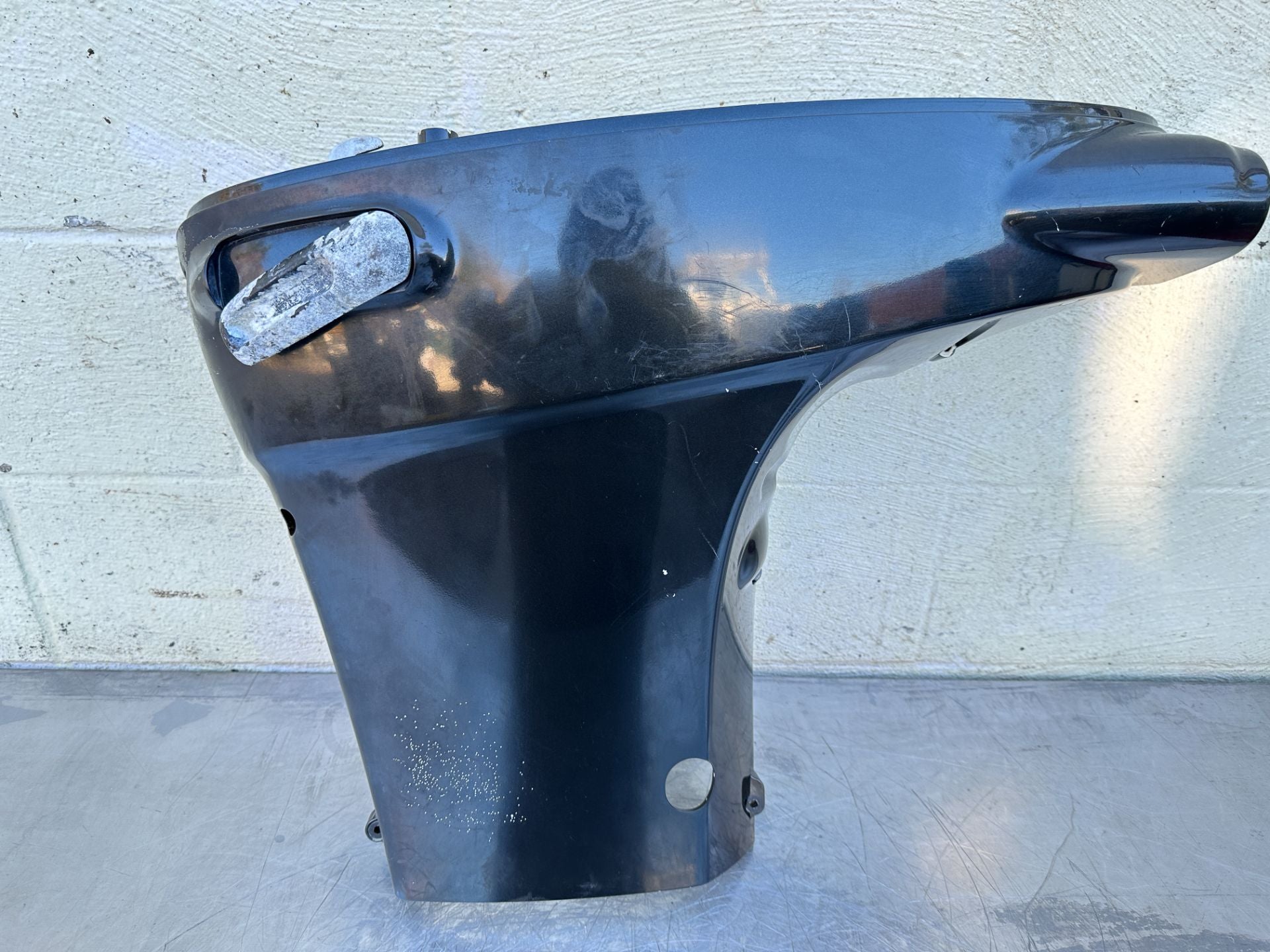 2005 Suzuki 140 HP 4 Stroke Outboard Lower Apron Cowling Starboard 61810-90J10-0EP OEM