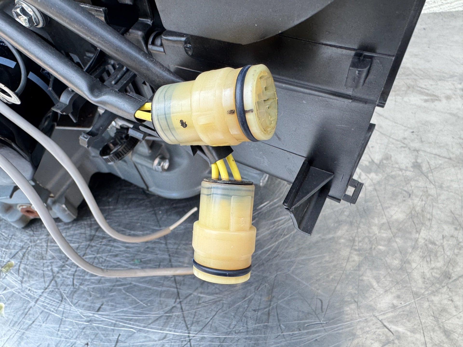 2010 Suzuki 250 HP 4 Stroke Outboard Engine Powerhead Assembly 189 Hours