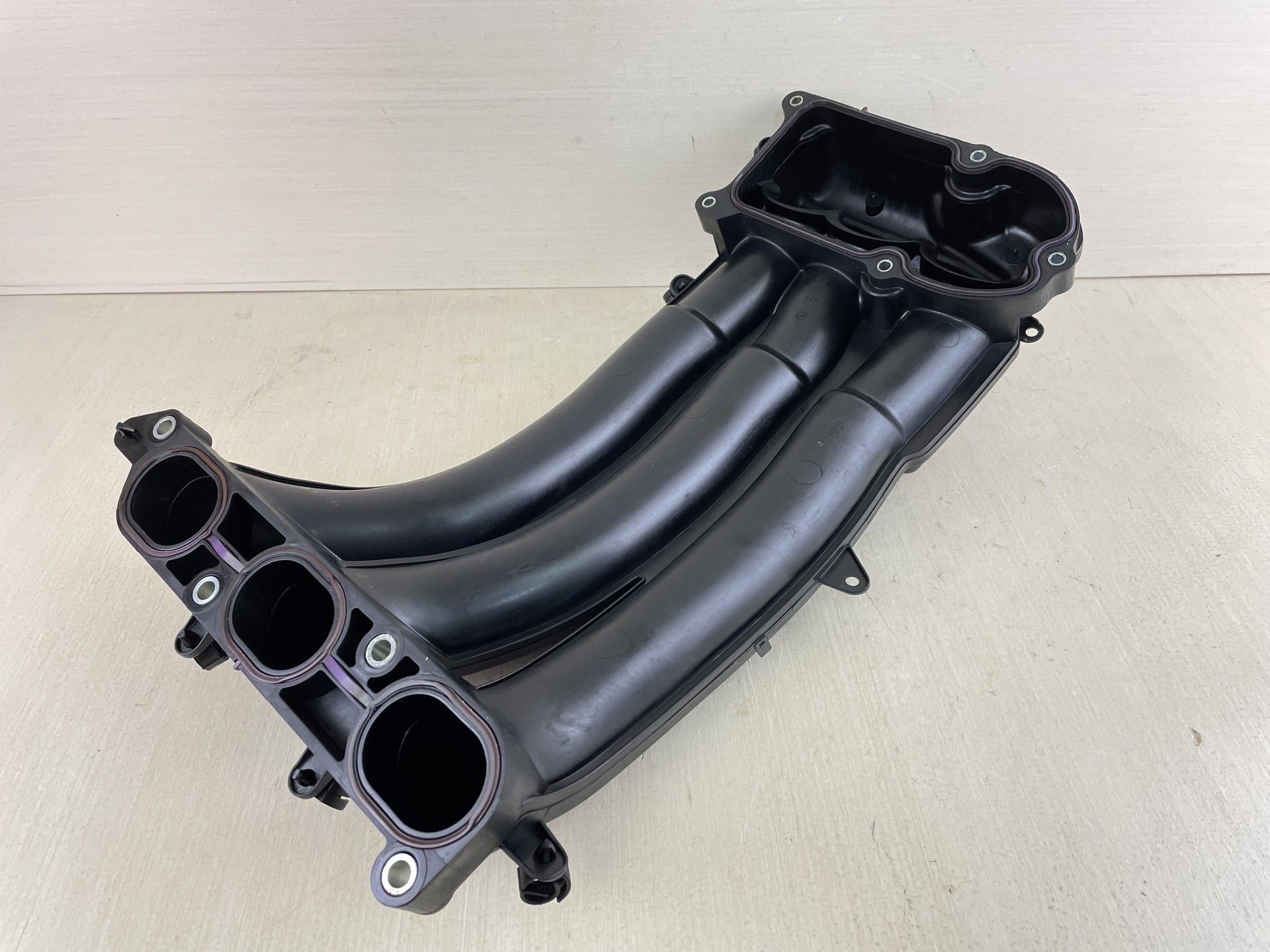 Yamaha 225 250 300 HP 4.2L Intake Manifold 6CE-13641-00-00