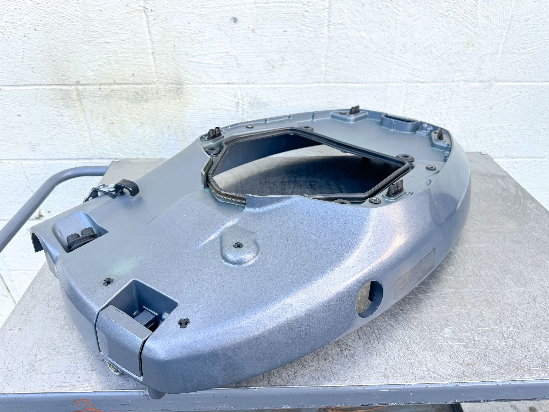 2009 Yamaha 115 HP 4 Stroke Outboard Bottom Cowling Pan 68V-42710-01-8D OEM