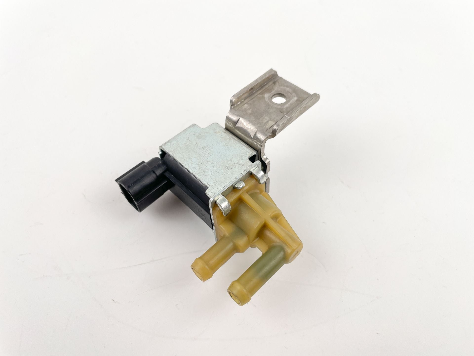 2018 Mercury 60 HP 4 Stroke Outboard Solenoid Valve 877805T OEM