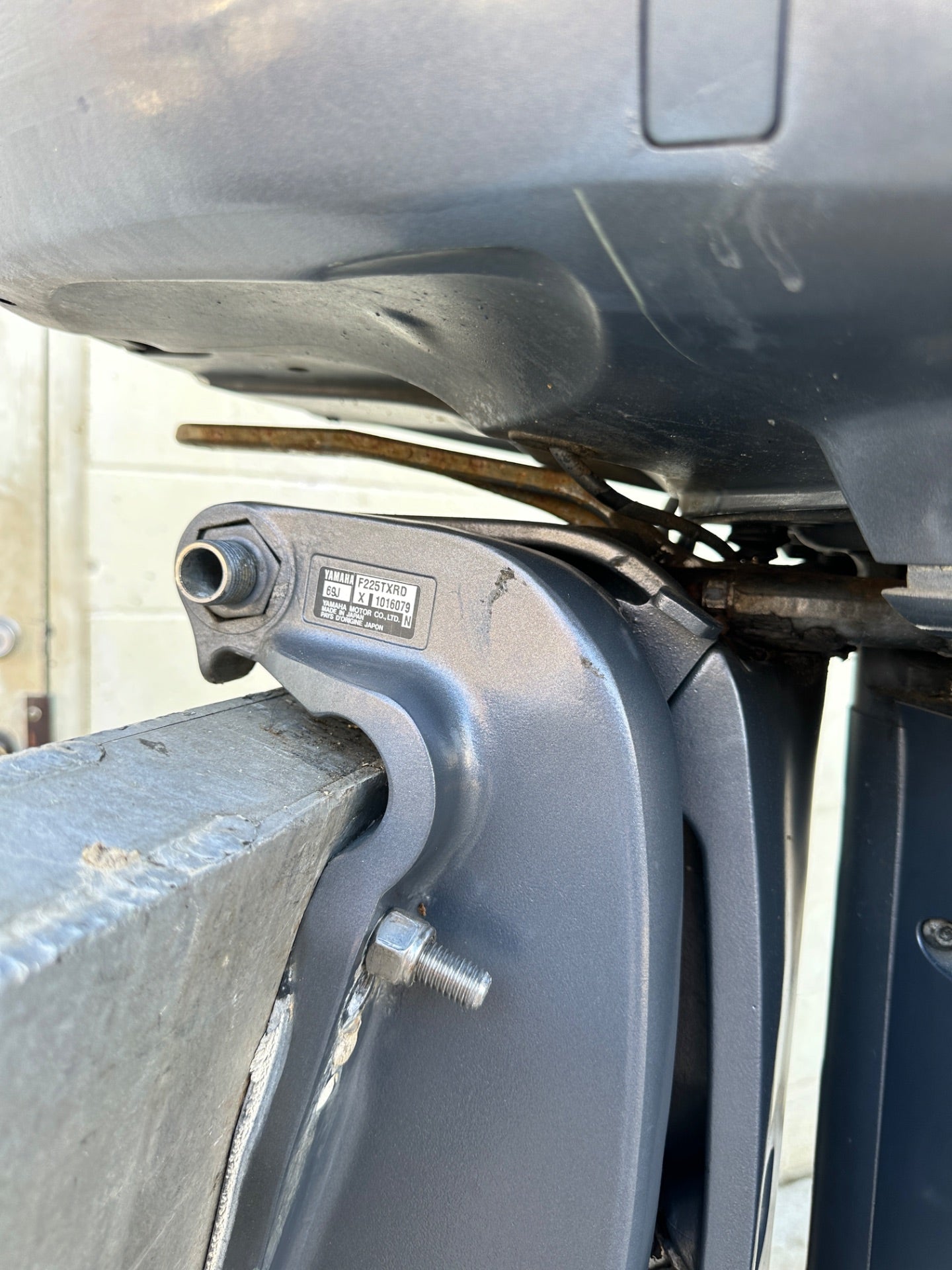 2005 Yamaha F225 225HP 4 Stroke Outboard Engine W/ 25" Shaft Standard Rotation