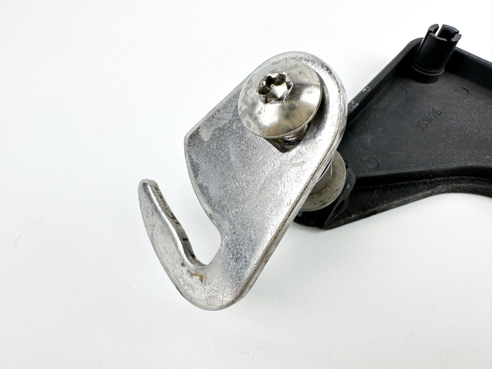 2008 Evinrude 200 HP 2 Stroke Outboard Port Latch Handle 5005707 OEM