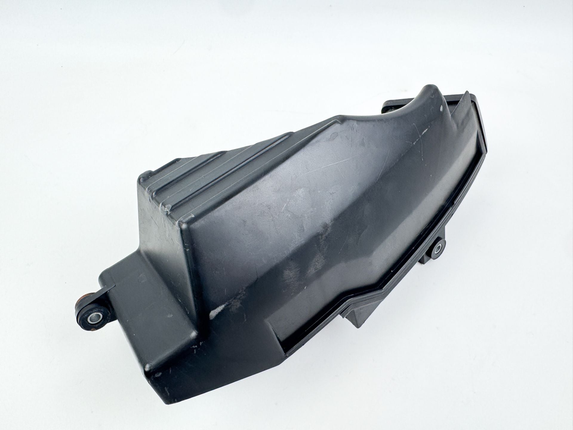 2011 Suzuki 115 HP 4 Stroke Outboard Intake Air Silencer Assembly 13810-90J01 OEM