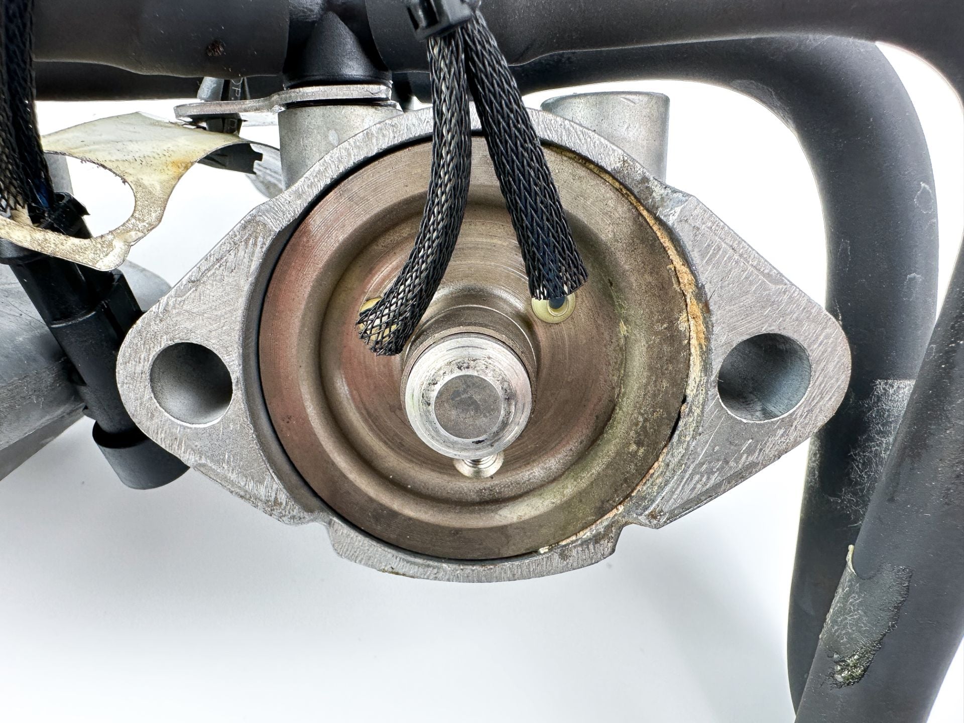 2013 Evinrude 75 HP Etec 2 Stroke Outboard Fuel Injector Set W/ Rail 5008886 OEM