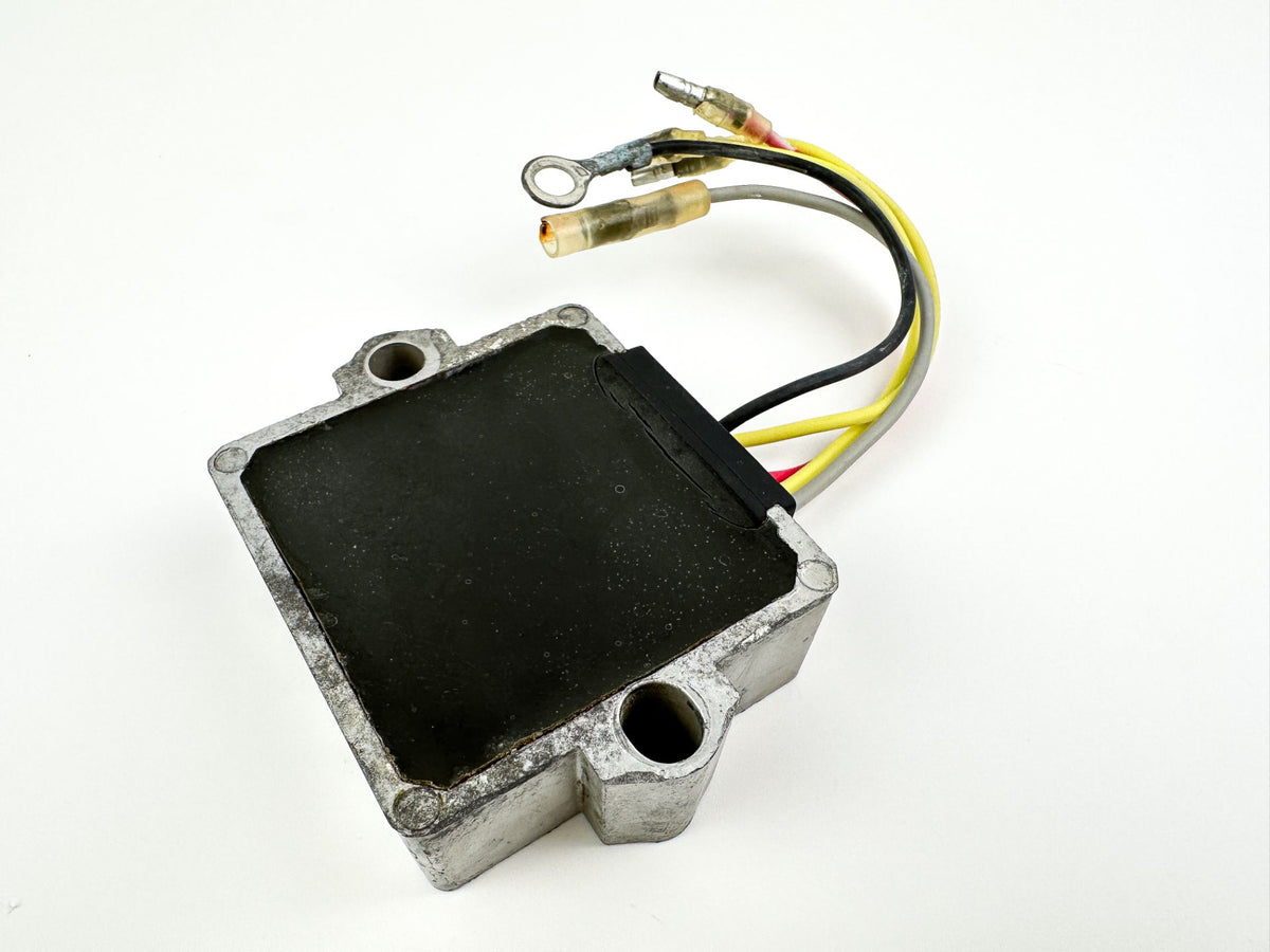 2001 Yamaha 25 HP 4 Stroke Outboard Rectifier & Regulator 65W-81960-00-00 OEM