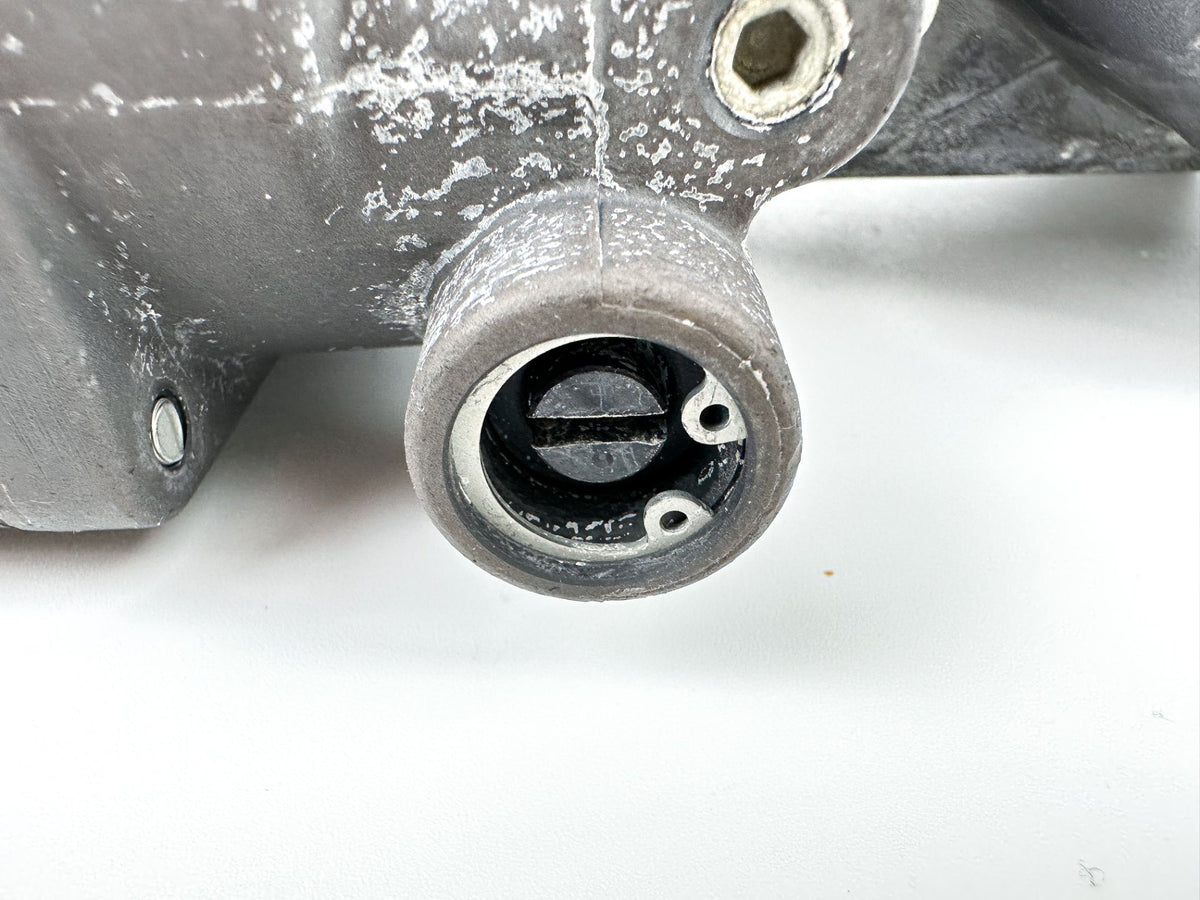 2003 Honda 225 HP 4 Stroke Outboard Power Trim Tilt Unit 04603-ZY3-000 - Leaks