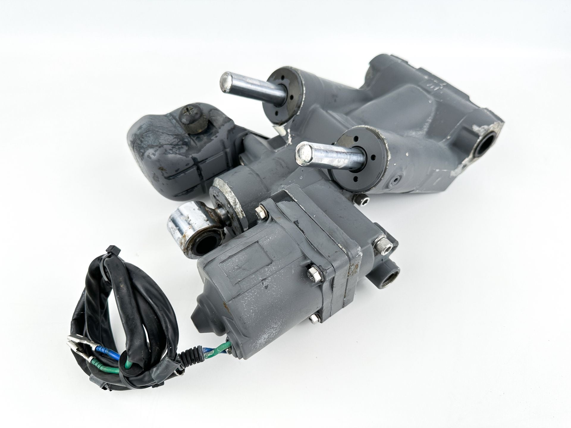 2001 Honda 130 HP 4 Stroke Outboard Power Trim Tilt Unit 56000-ZW1-708 OEM