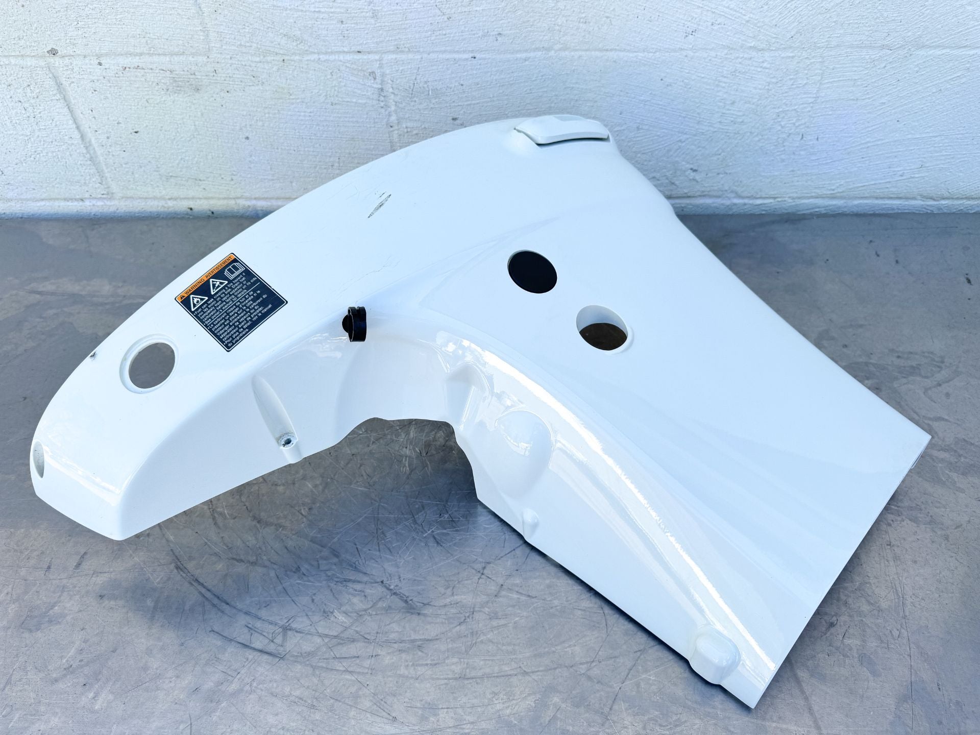 2017 Suzuki 115 HP 4 Stroke Outboard Lower Apron Cowling Port 61820-90J11-Y5S OEM