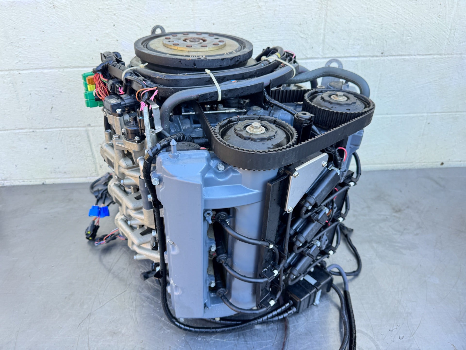 2004 Yamaha F225 225HP 3.3L 4 Stroke Outboard Powerhead - 231 Hours