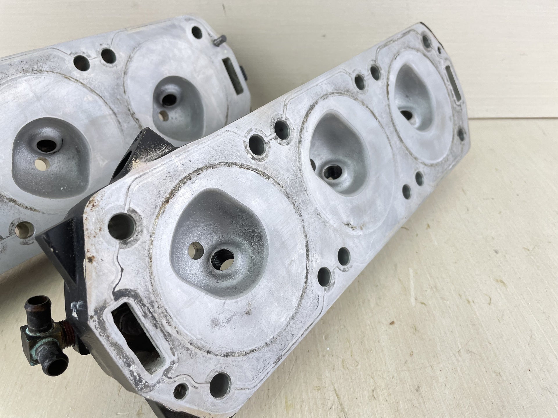 Mercury 135 150 HP 2 Stroke Optimax DFI Cylinder Head Port Starboard 852380T1 852381T1