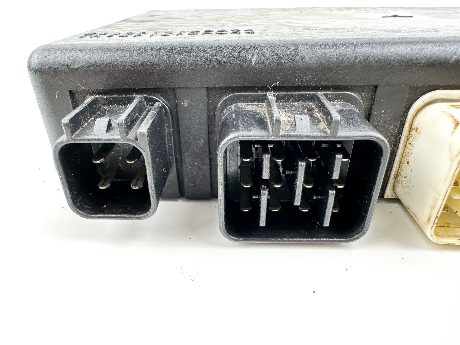 2000 Suzuki 70 HP 4 Stroke Outboard Engine Control Unit ECU 33920-99E14 OEM