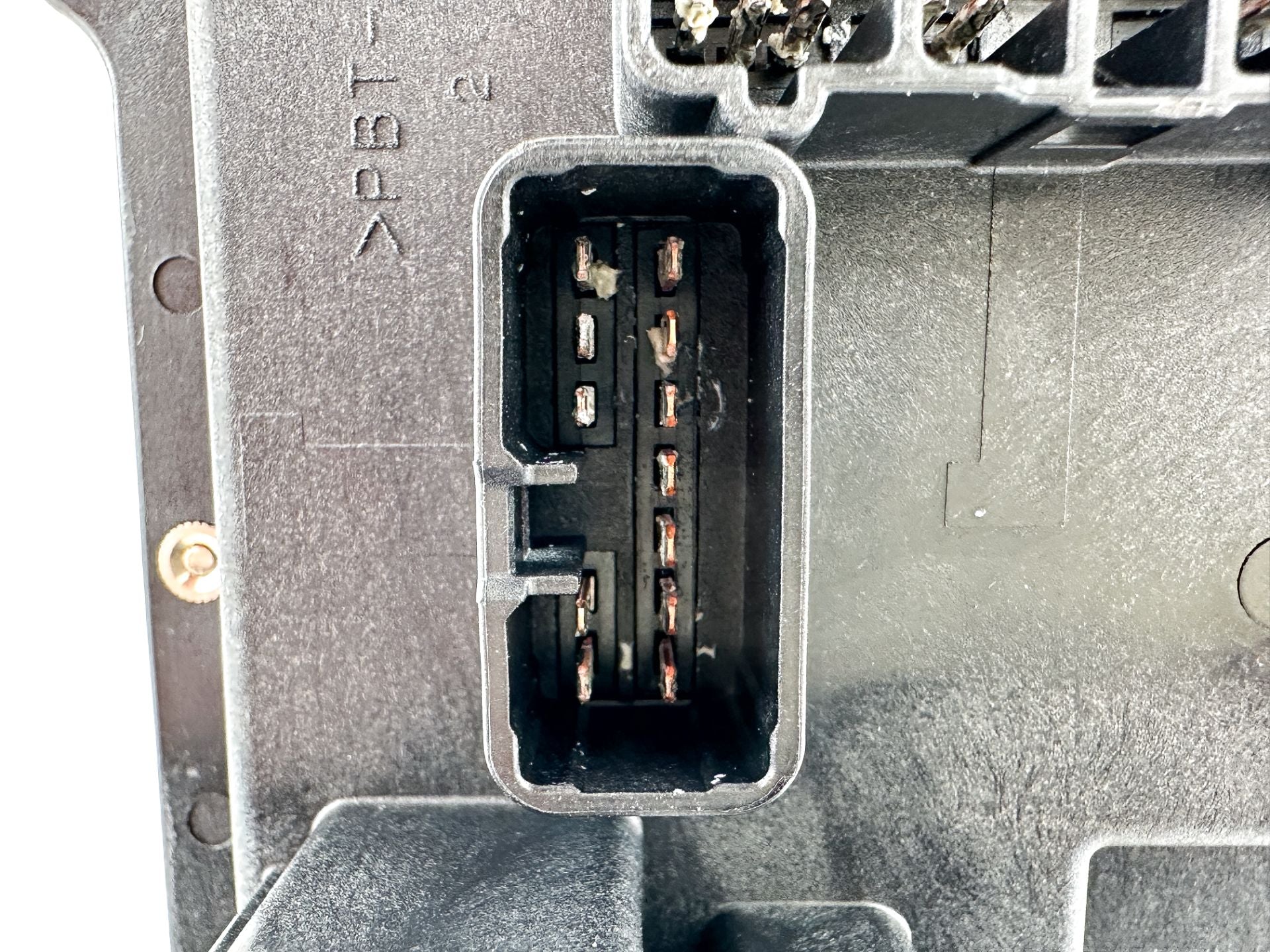 2013 Yamaha 350 HP 4 Stroke Outboard Fuse Box 6AW-82170-01-00 OEM