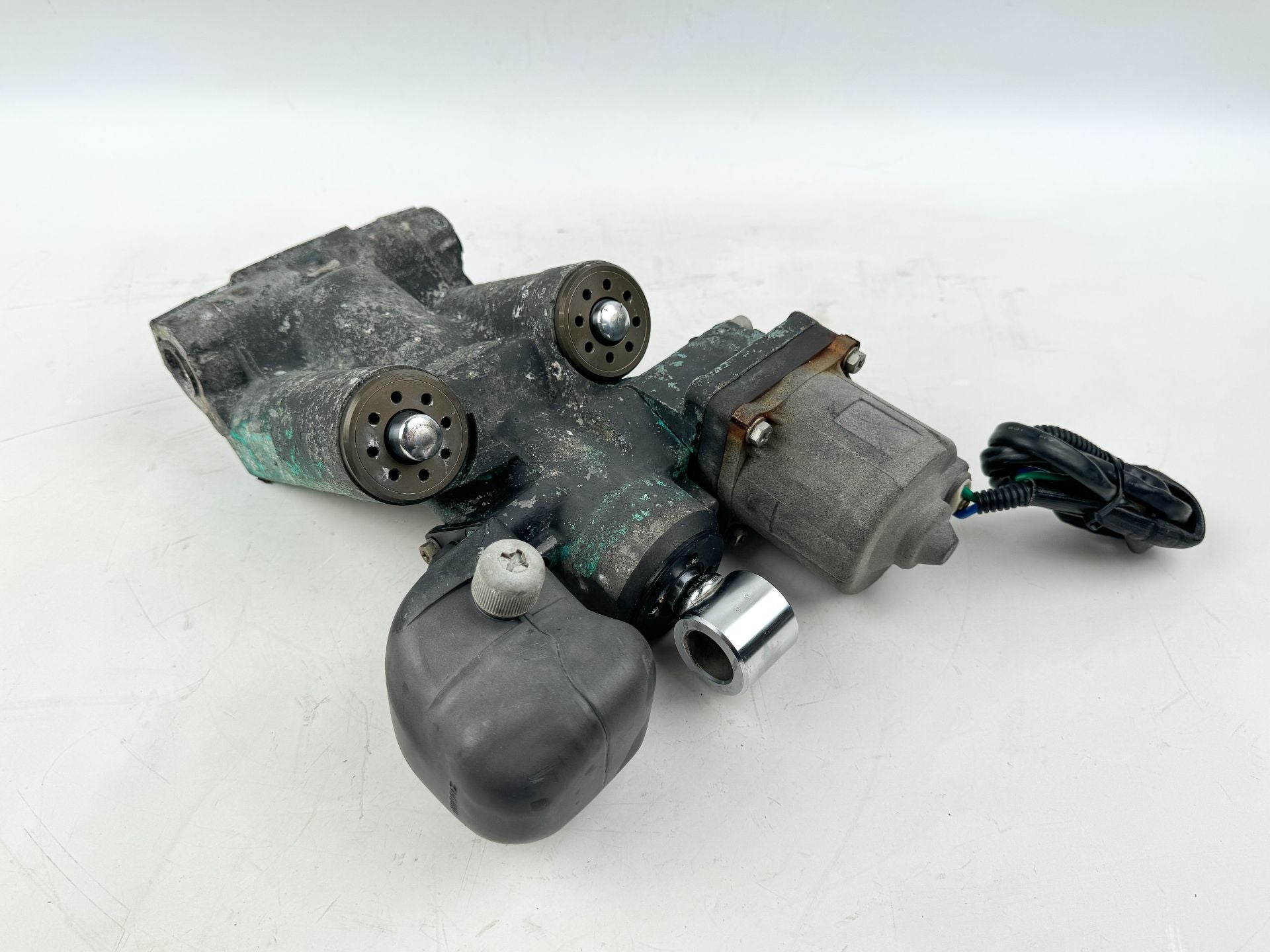 2002 Honda 200 HP 4 Stroke Outboard Power Trim Tilt Unit 56000-ZY3-063 OEM