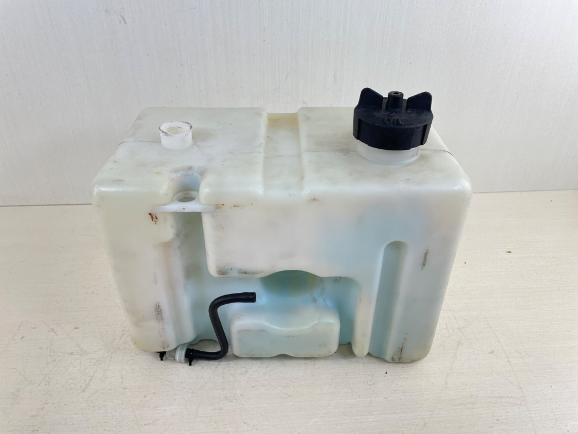 Yamaha Outboard Remote 2 Stroke Oil Tank Assembly Tank 2.8 Gallons 10L