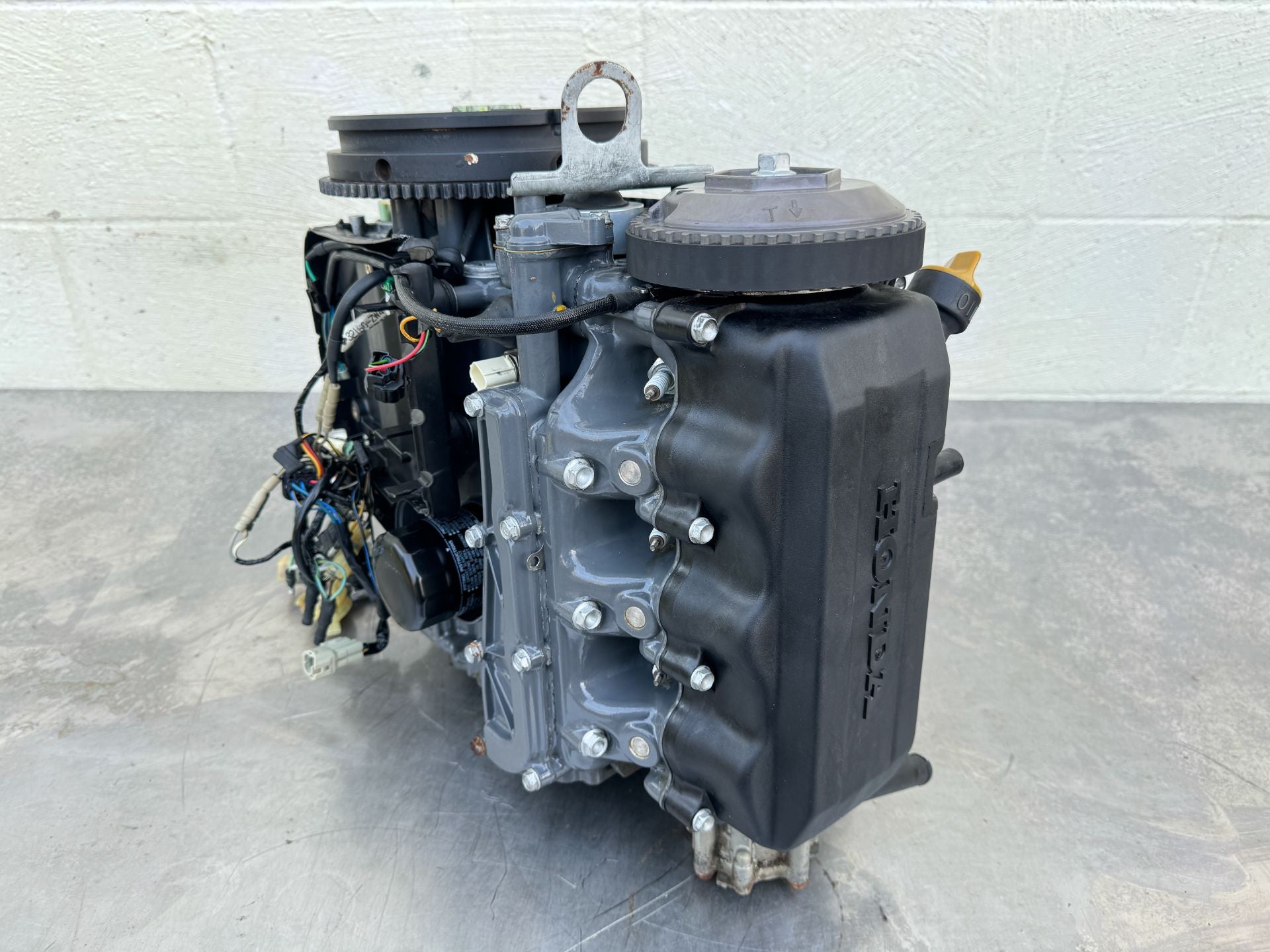 2004 Honda 40 HP 4 Stroke Outboard Powerhead 12000-ZW4-405ZA OEM