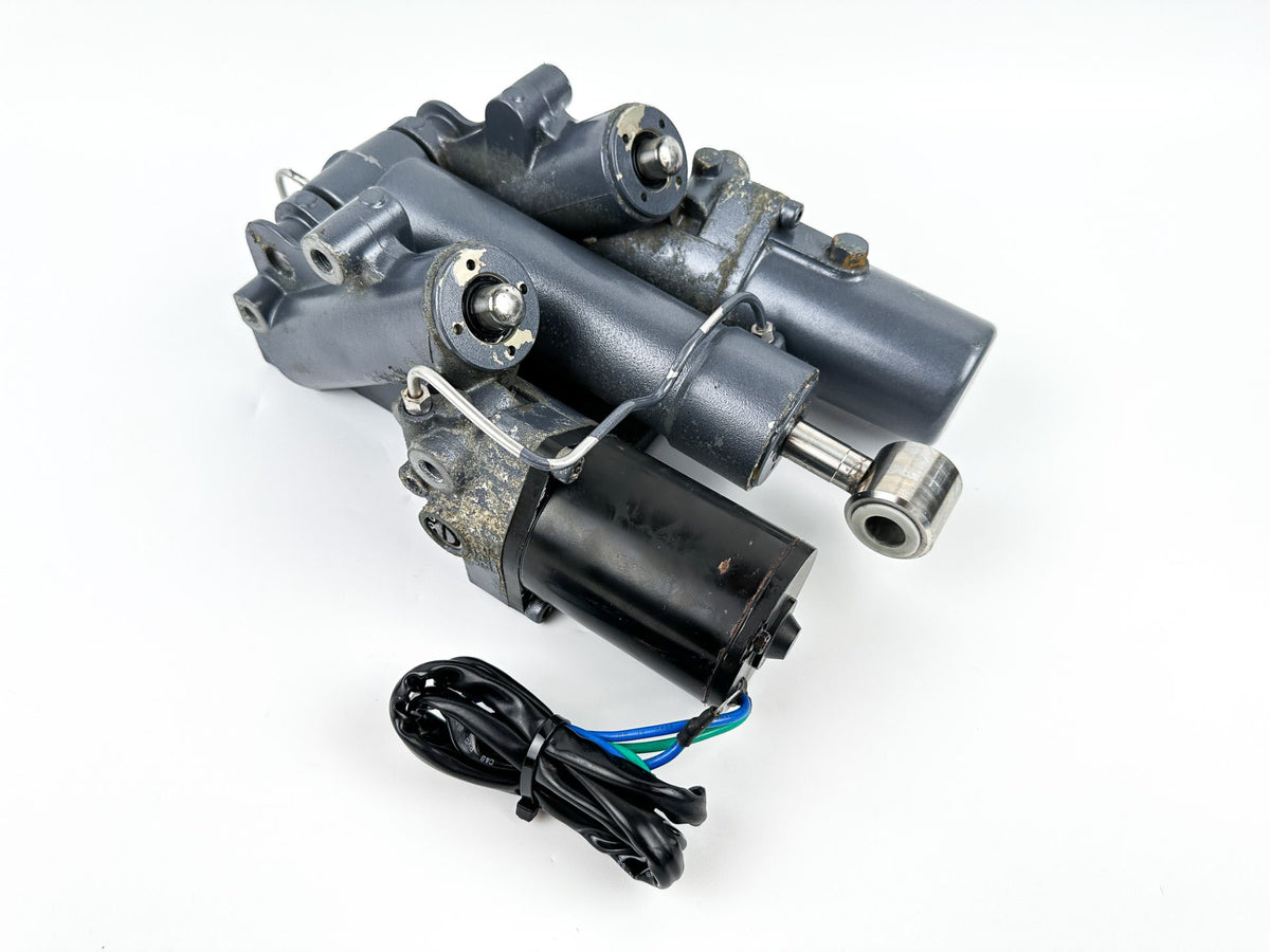 2004 Yamaha 225 HP 4 Stroke Outboard Power Trim Tilt Unit 69J-43800-01-4D Leaks