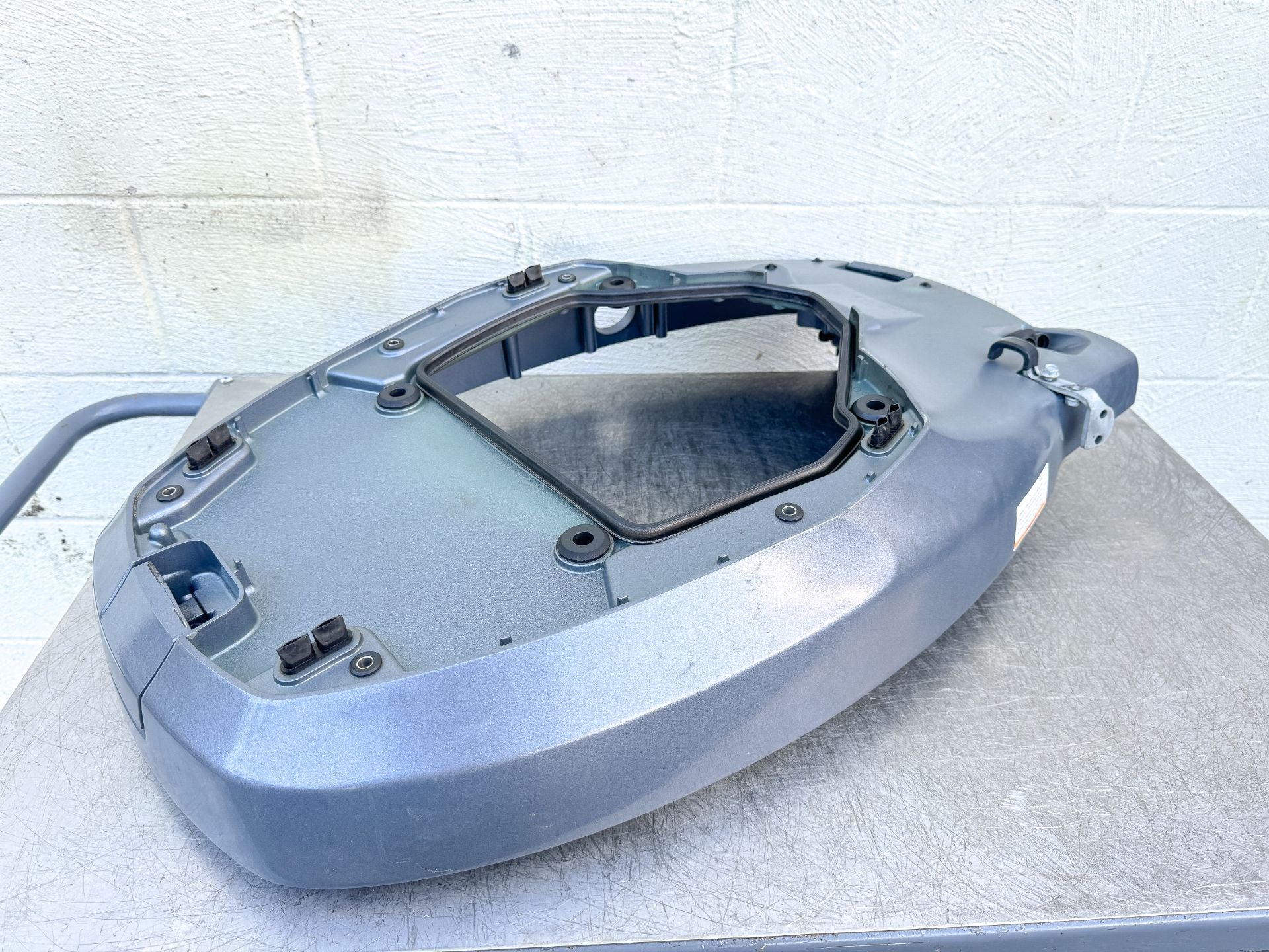 2009 Yamaha 115 HP 4 Stroke Outboard Bottom Cowling Pan 68V-42710-01-8D OEM