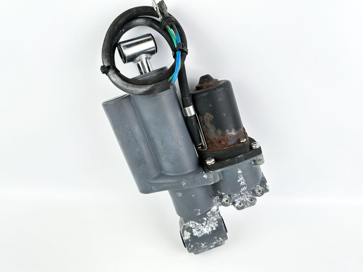 Honda 50 HP 4 Stroke Outboard Power Trim Tilt Unit 56000-ZV5-823ZA OEM