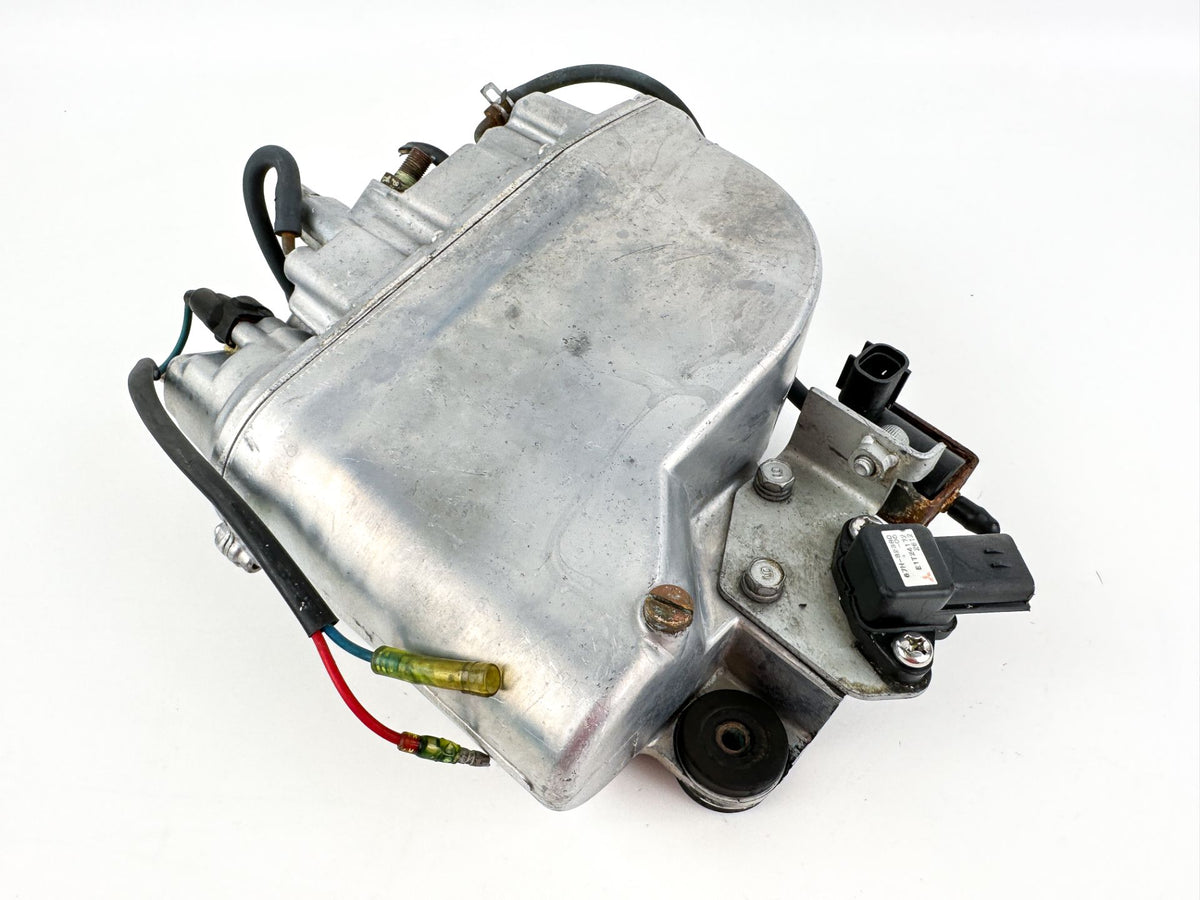 2003 Yamaha 200 HP 2 Stroke Outboard VST Float Chamber Assembly 68F-14182-01-00 OEM
