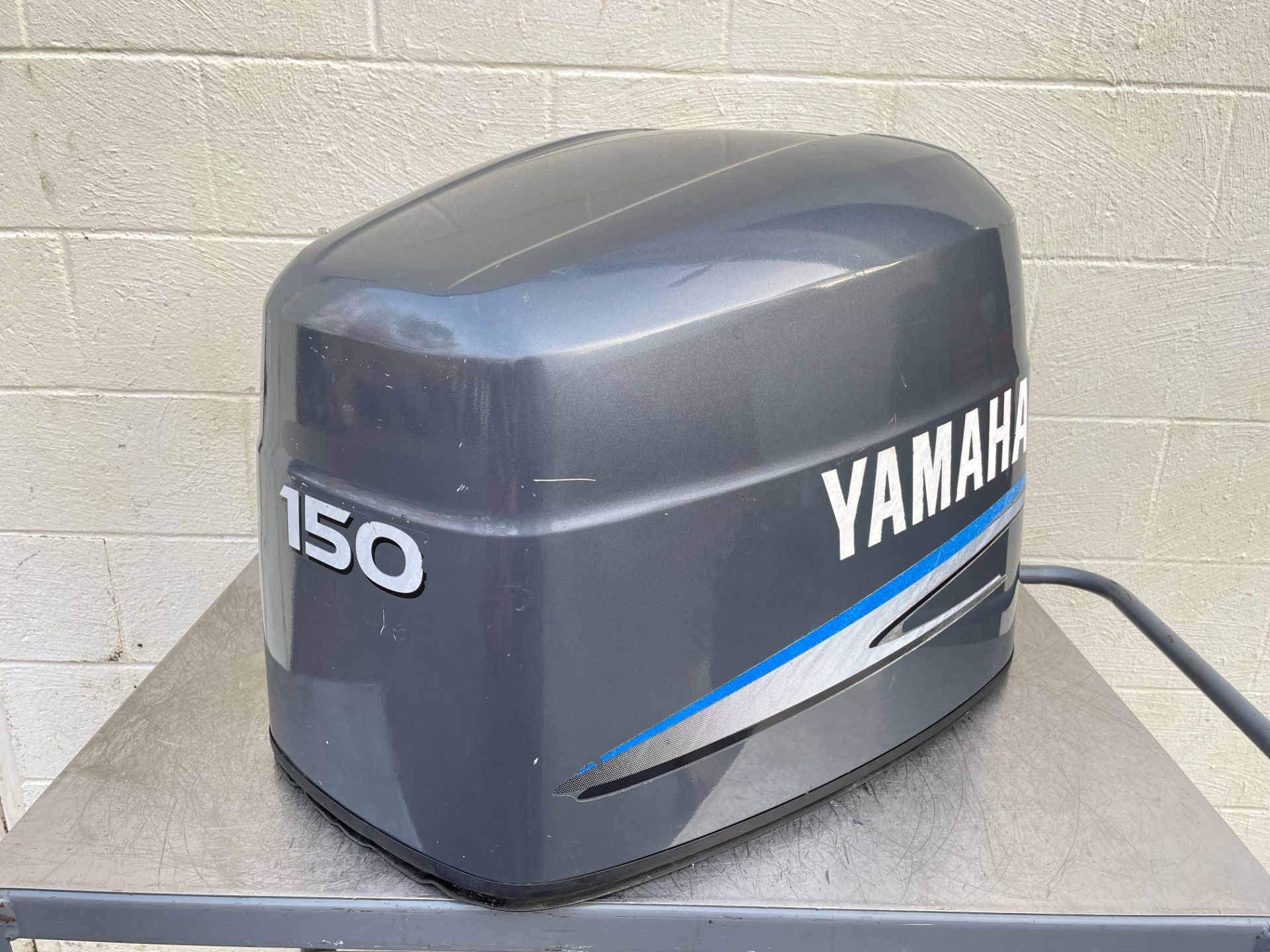 2005 Yamaha 150 HP 2 Stroke Outboard Top Cowling 64C-42610-50-4D OEM