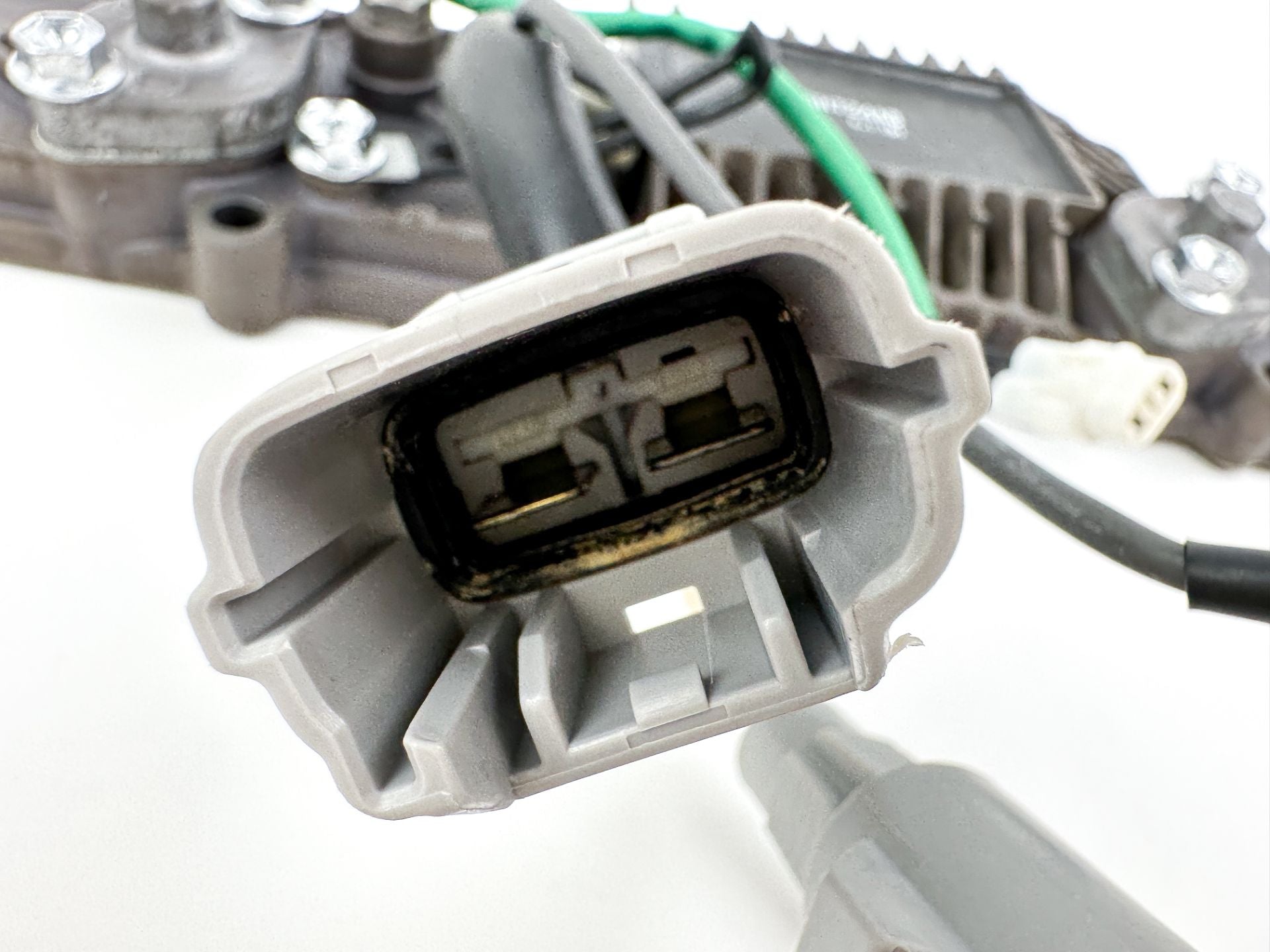 2007 Suzuki 115 HP 4 Stroke Outboard Rectifier & Regulator 32800-90J30 OEM
