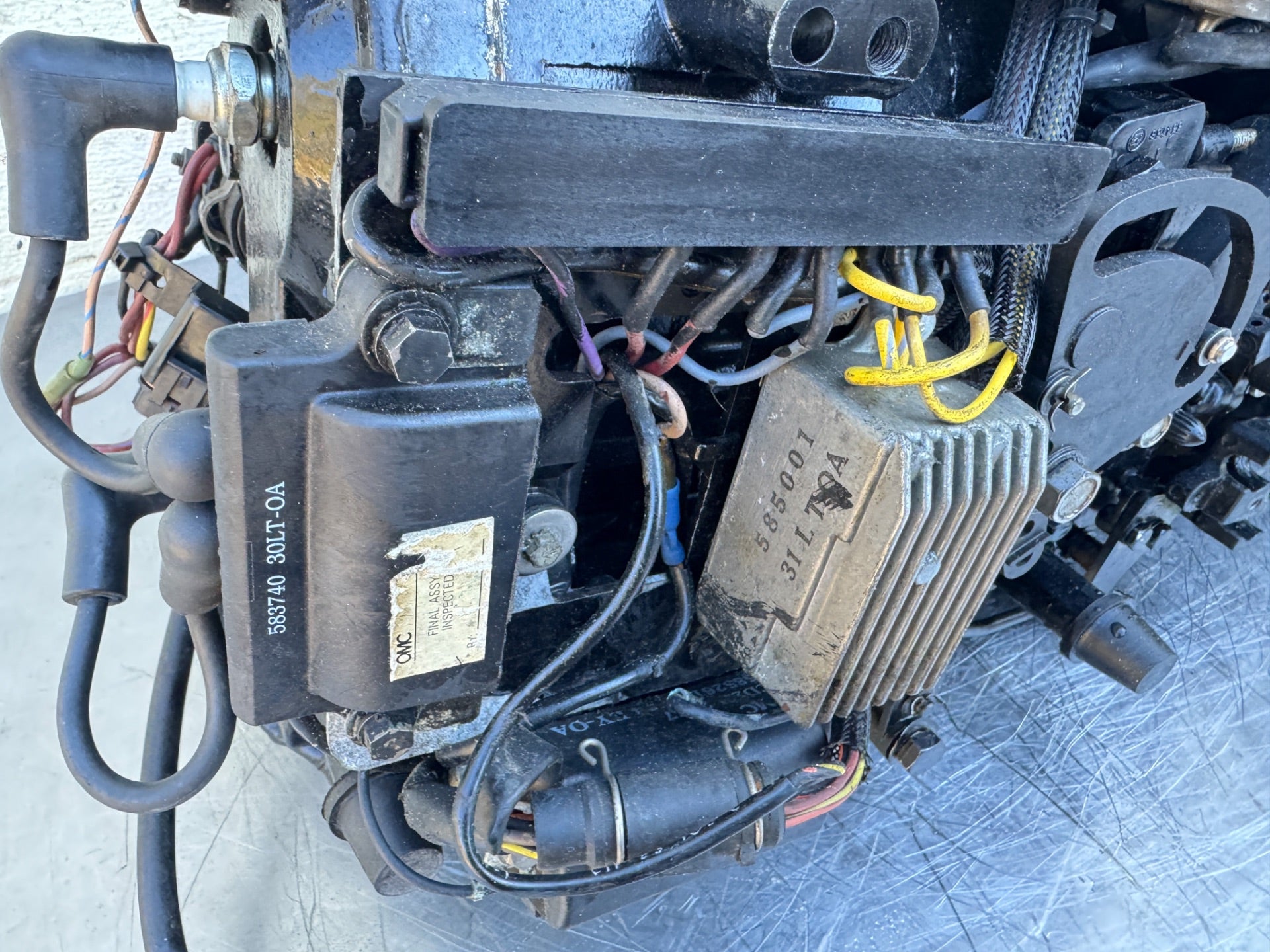 1995 Evinrude 40 HP 2 Stroke Outboard Powerhead 0437341 OEM