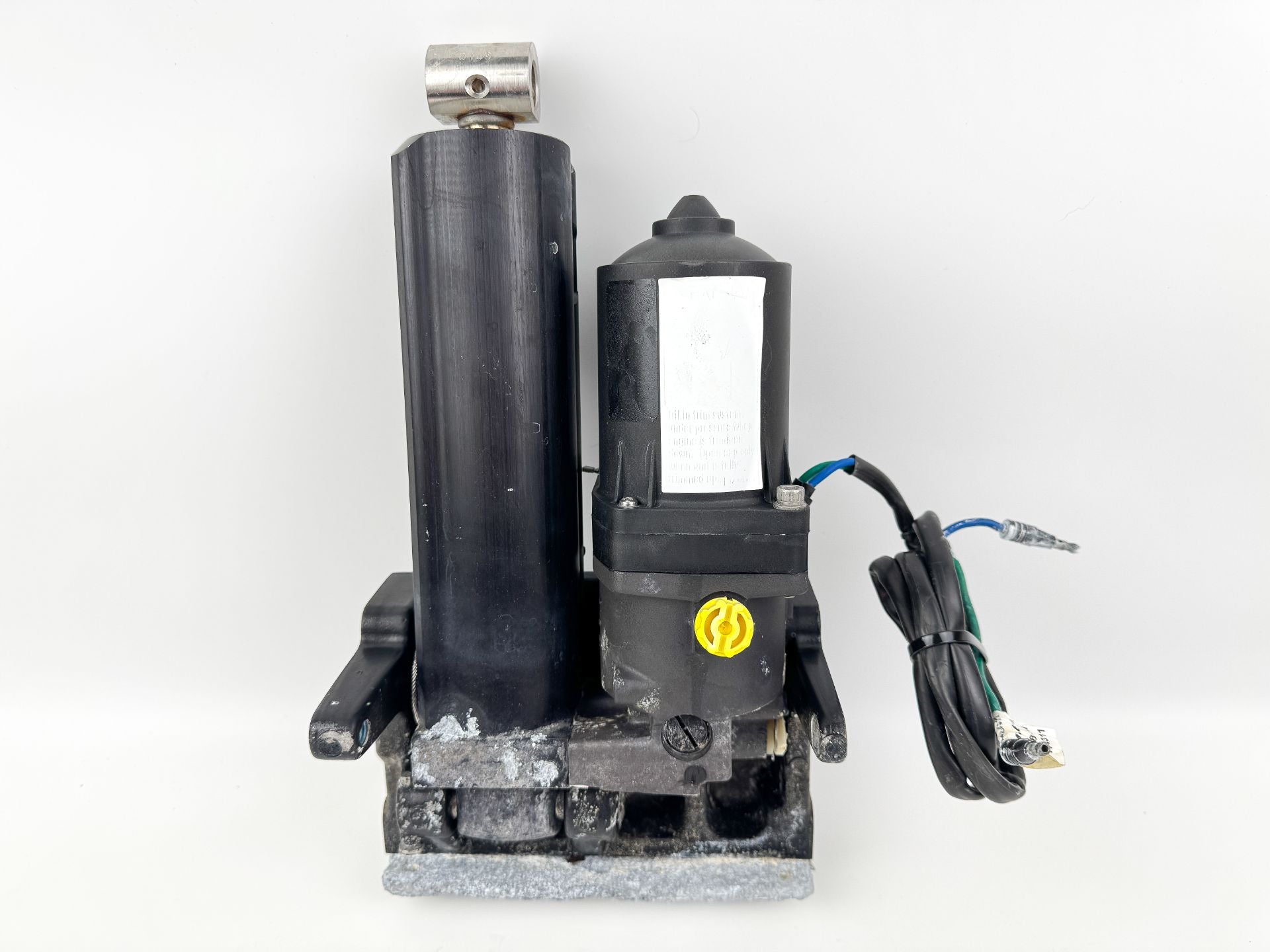 Mercury 70 90 115 120 125 HP Power Tilt and Trim Assembly 8M0090335 Used OEM