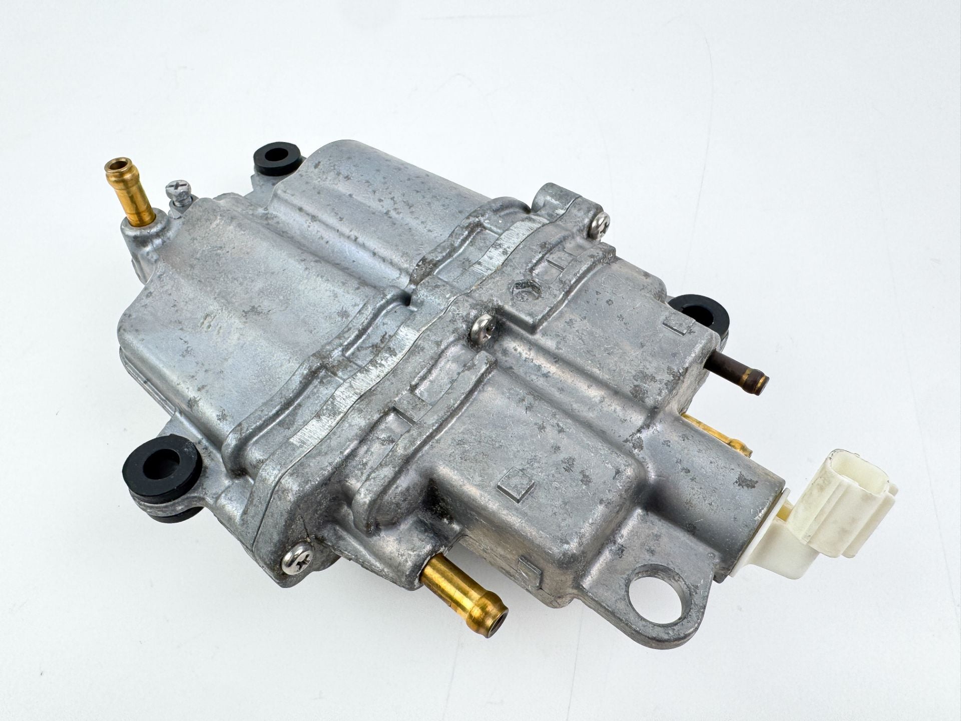 2011 Suzuki 115 HP 4 Stroke Outboard Vapor Separator Tank VST 15600-90J01 OEM