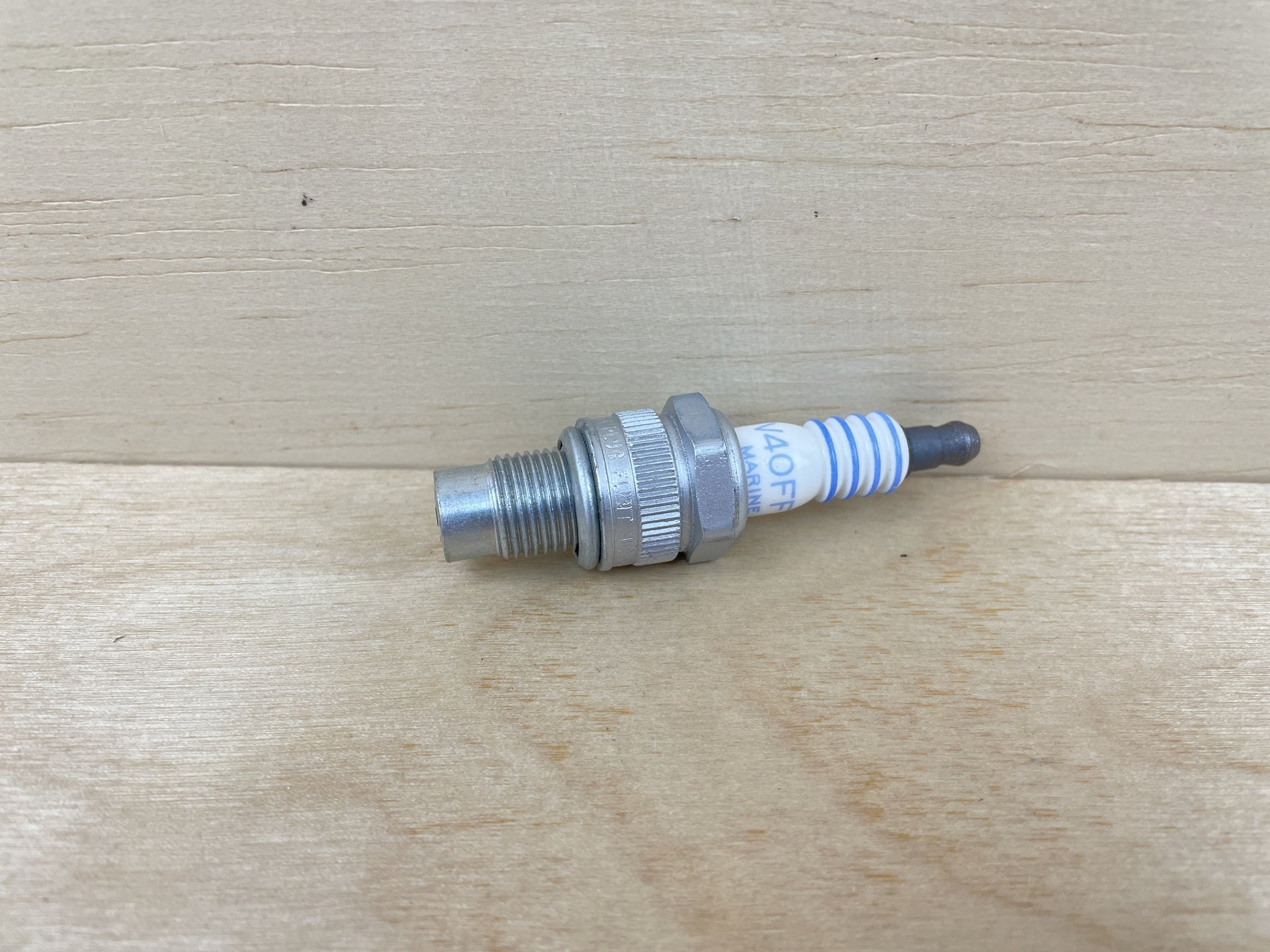 AC GM V40FFS Spark Plug Brand New OEM NOS