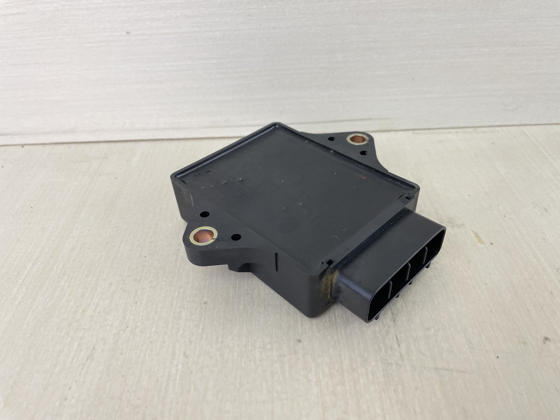 Honda 8 9.9 HP 4 Stroke Outboard Ignition Control Module CDI 30400-ZW8-003