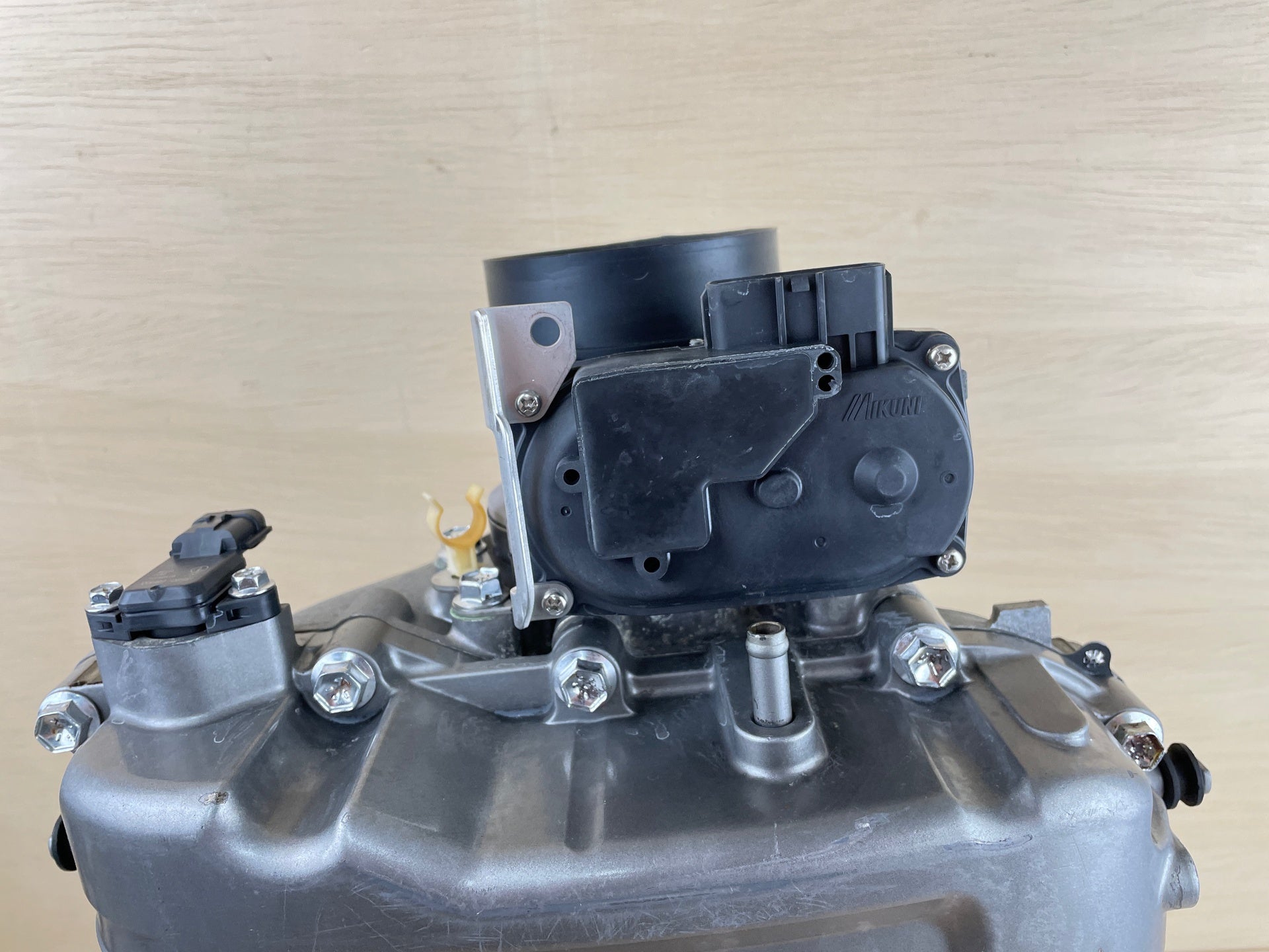 2011 Suzuki DF300 300HP Outboard Throttle Body Collector
