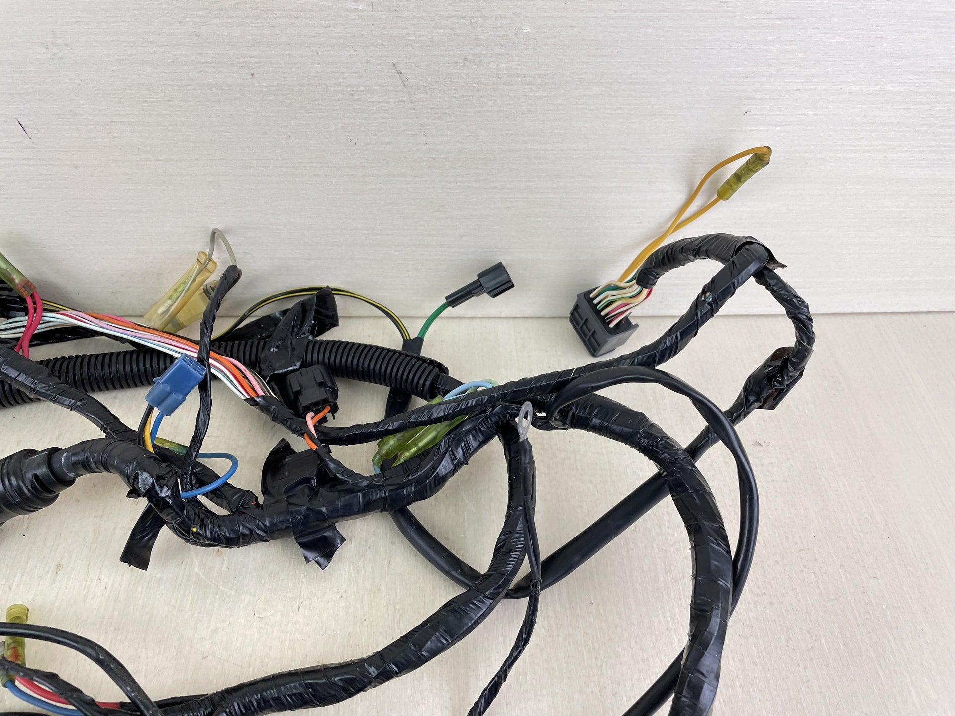 2002 Yamaha 200HP 2 Stroke Outboard Engine Wire Harness Assembly 1 2 3 67H-82590-10-00